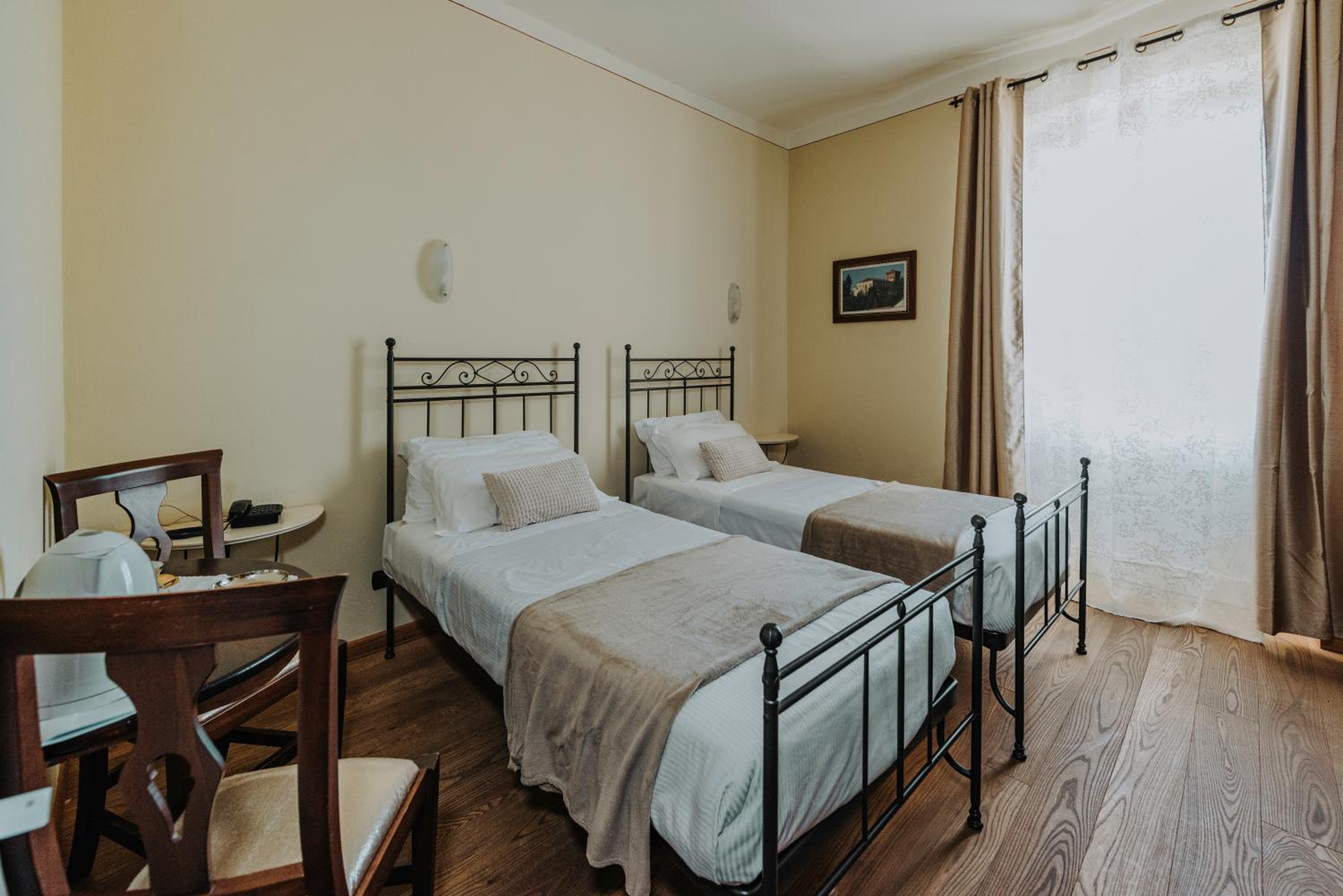 Twin Room with Private Bathroom photo 1