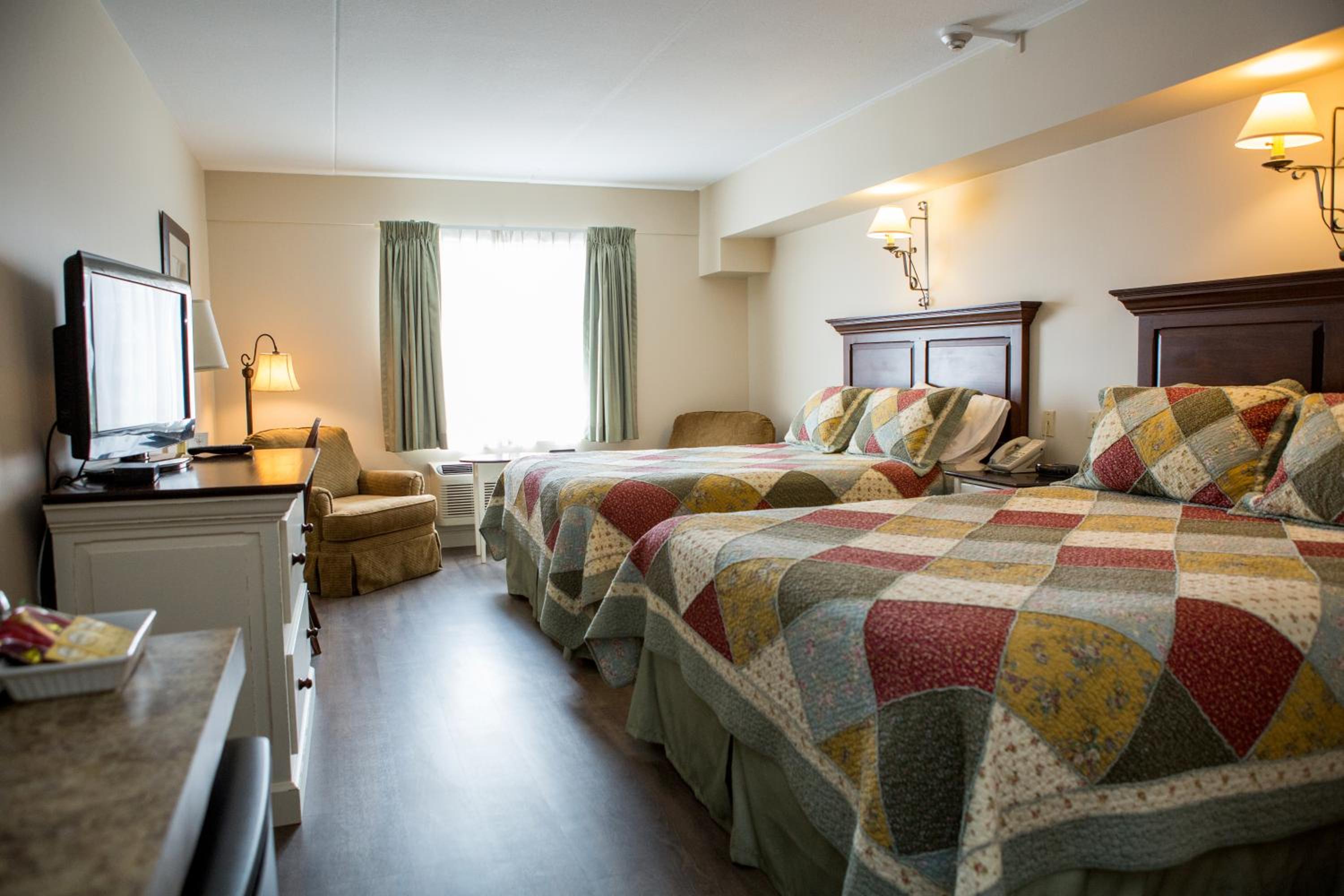 Queen Room photo 2