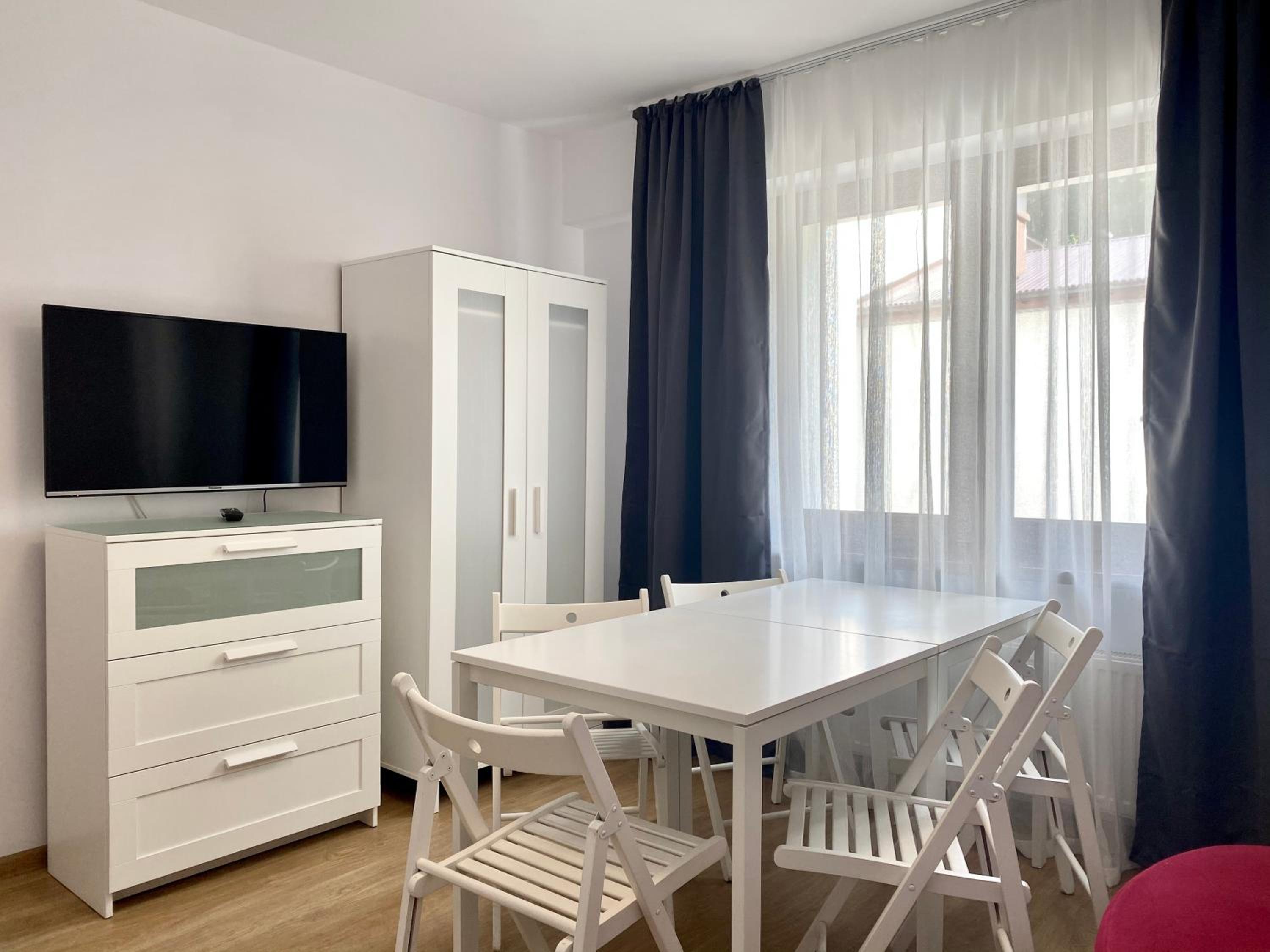 Two-Bedroom Apartment with Balcony photo 2