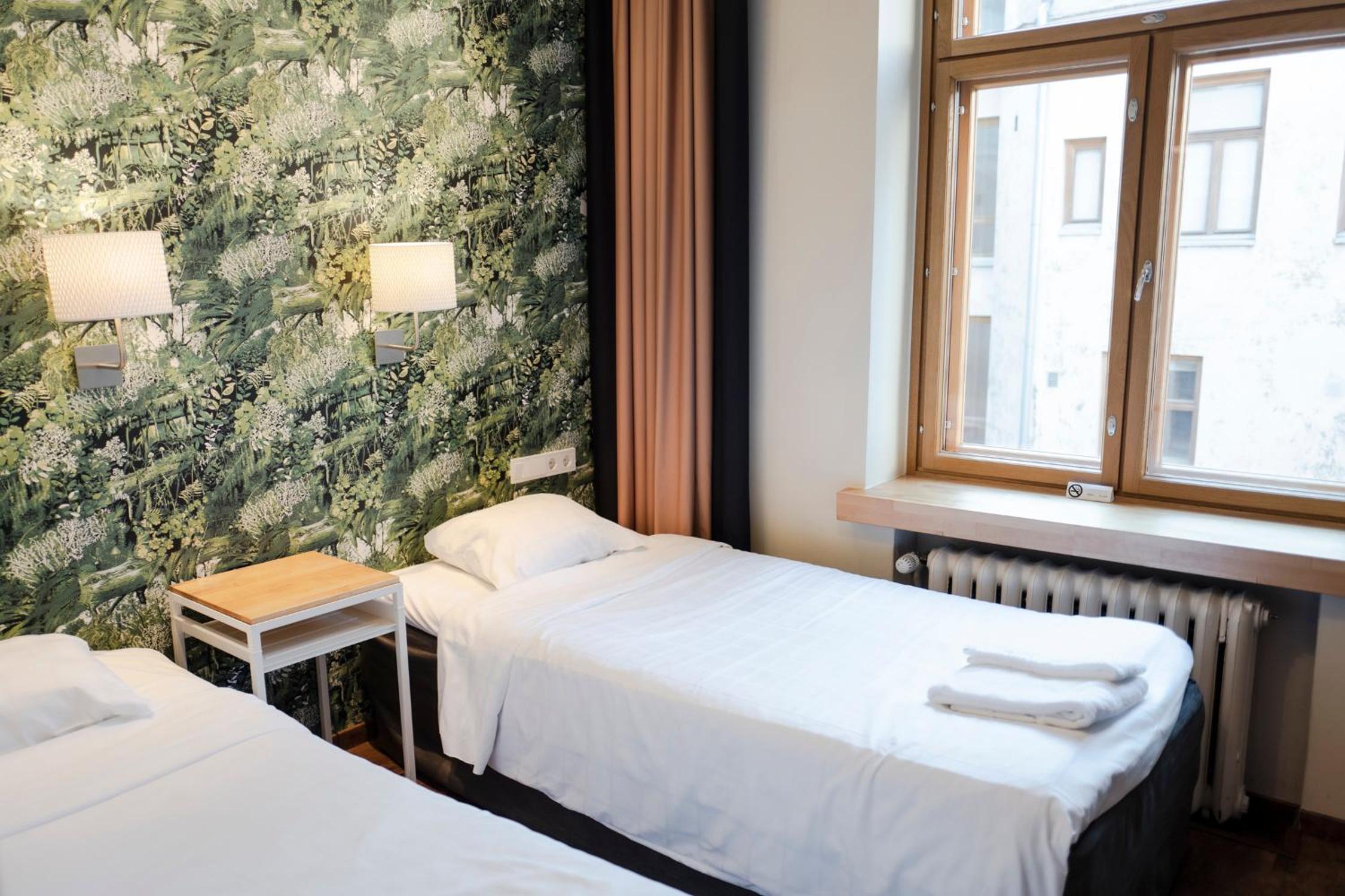 Standard Twin Room thumbnail 5