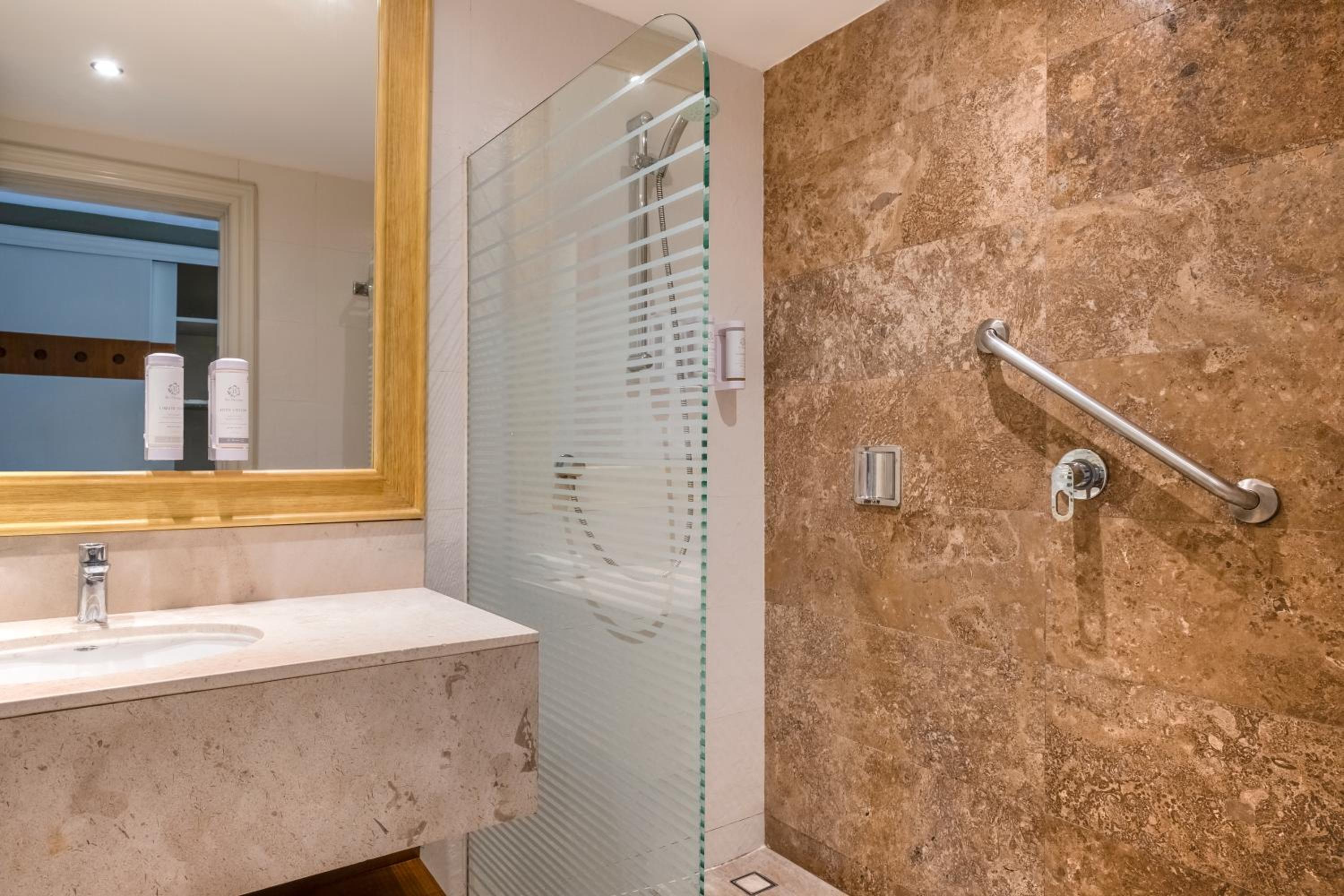 Junior Suite (2 Adults)