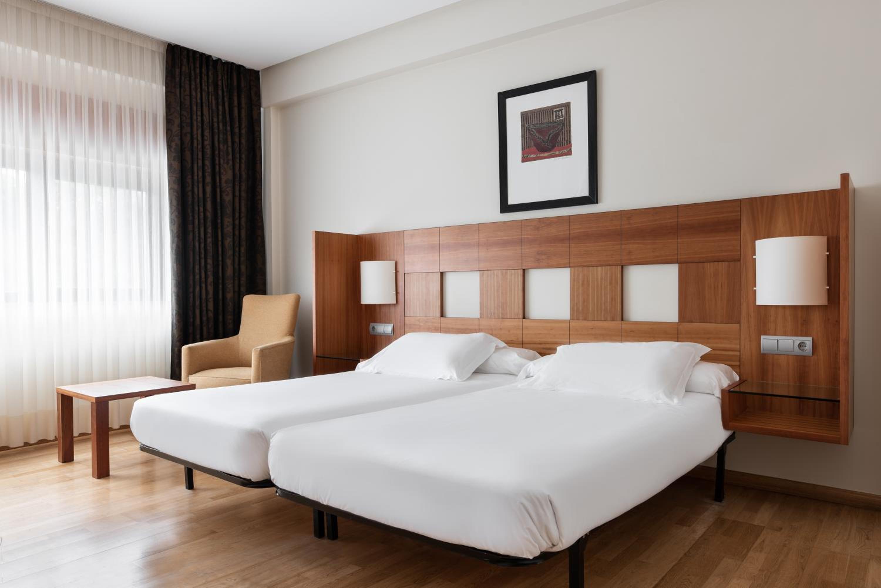 Double or Twin Room - Photo 4