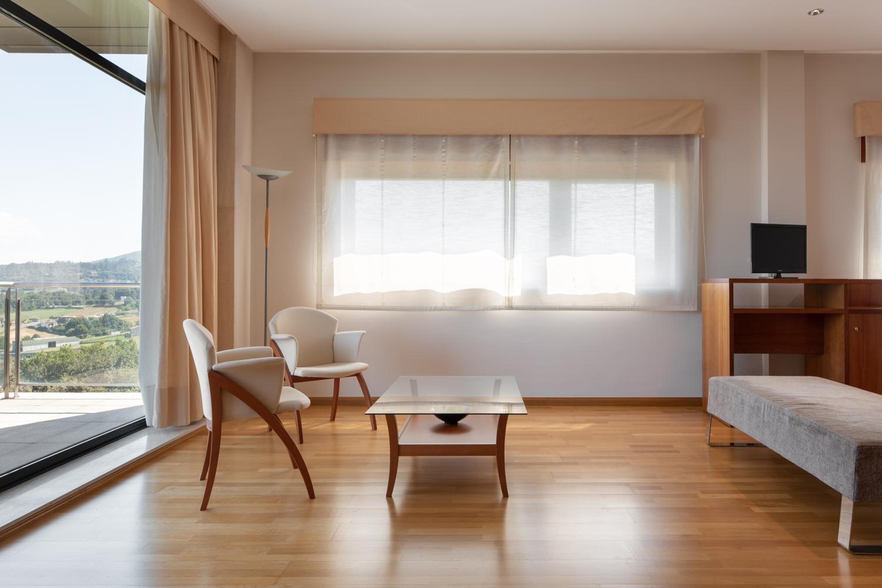 Premium Queen Room with Terrace - Photo 6