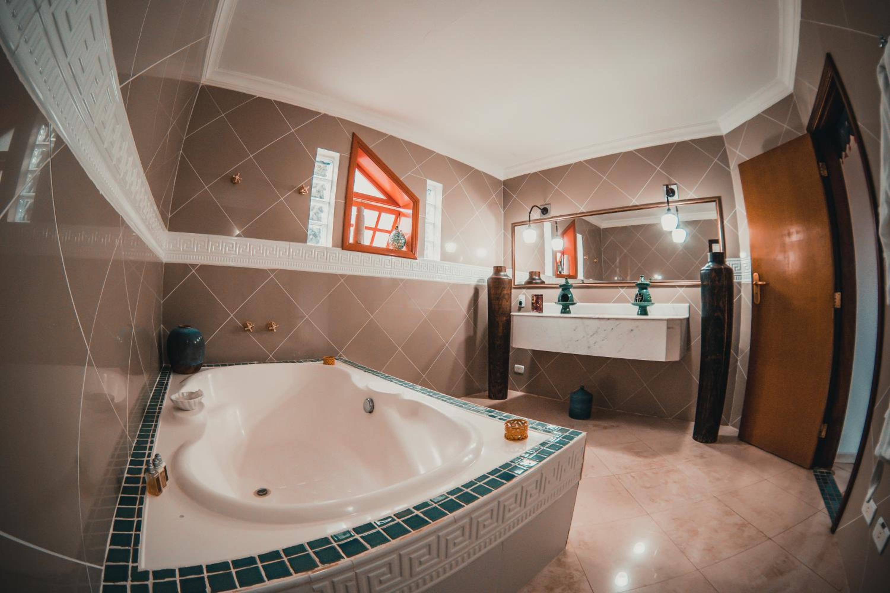 King Suite with Balcony photo 3