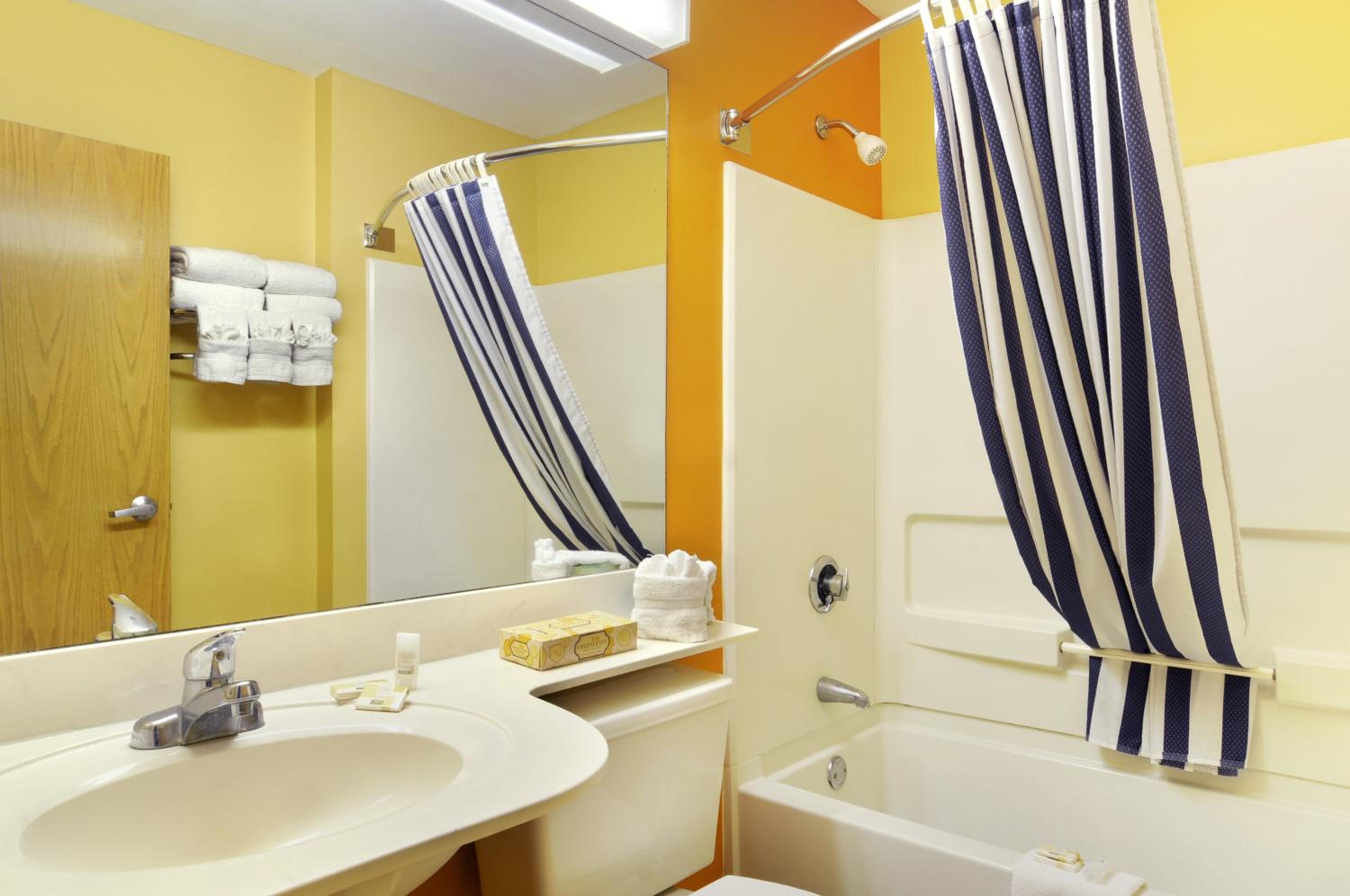 Standard Queen Room - Photo 2