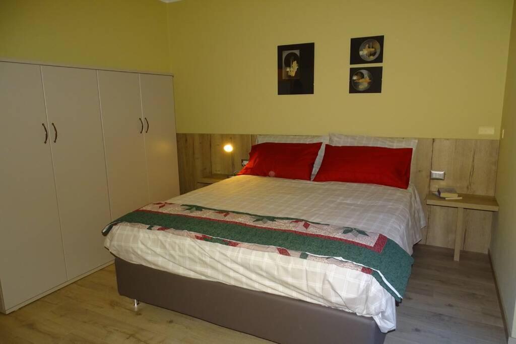 Three-Bedroom Apartment photo 1
