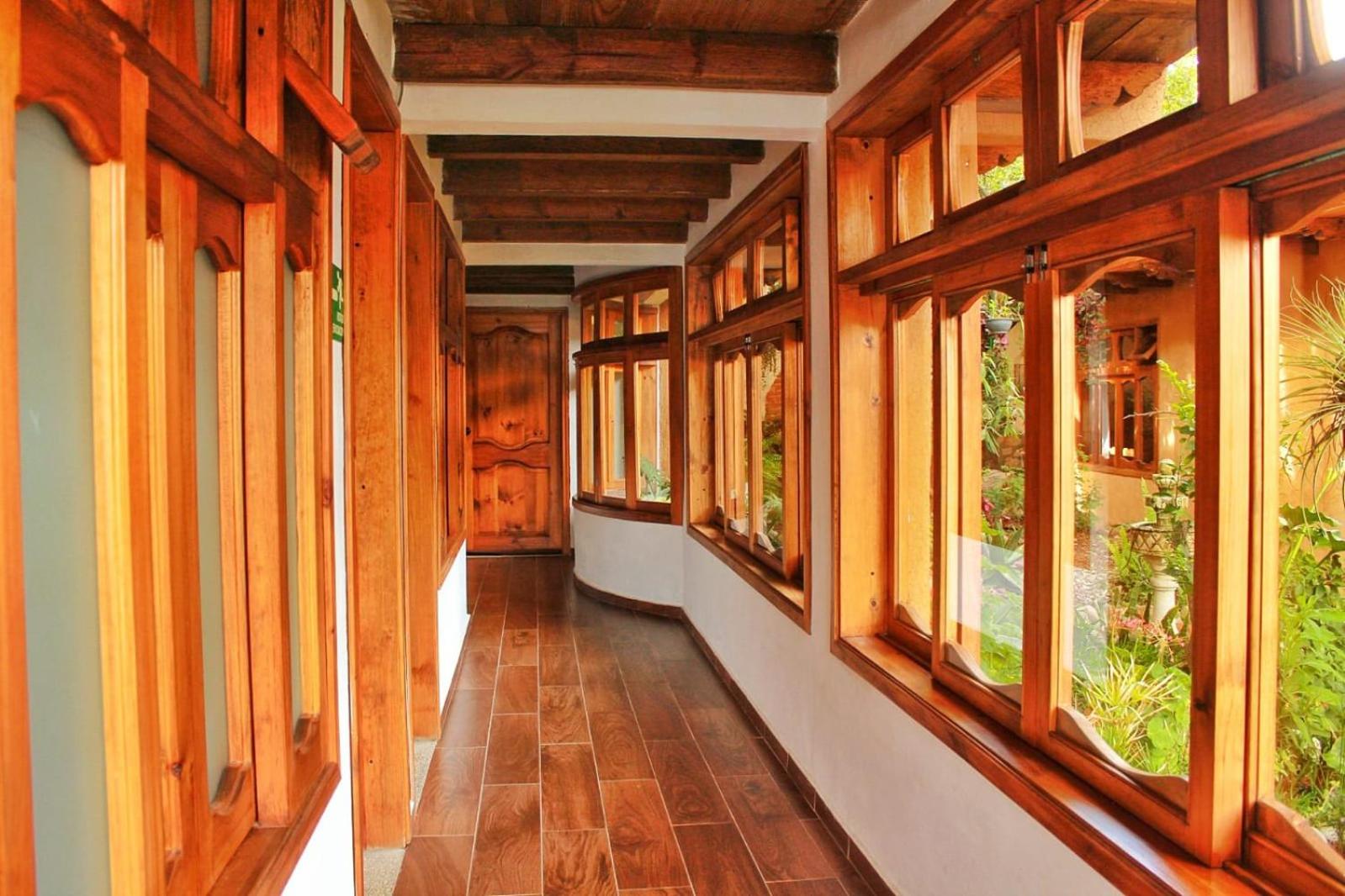 Deluxe King Room - Photo 9