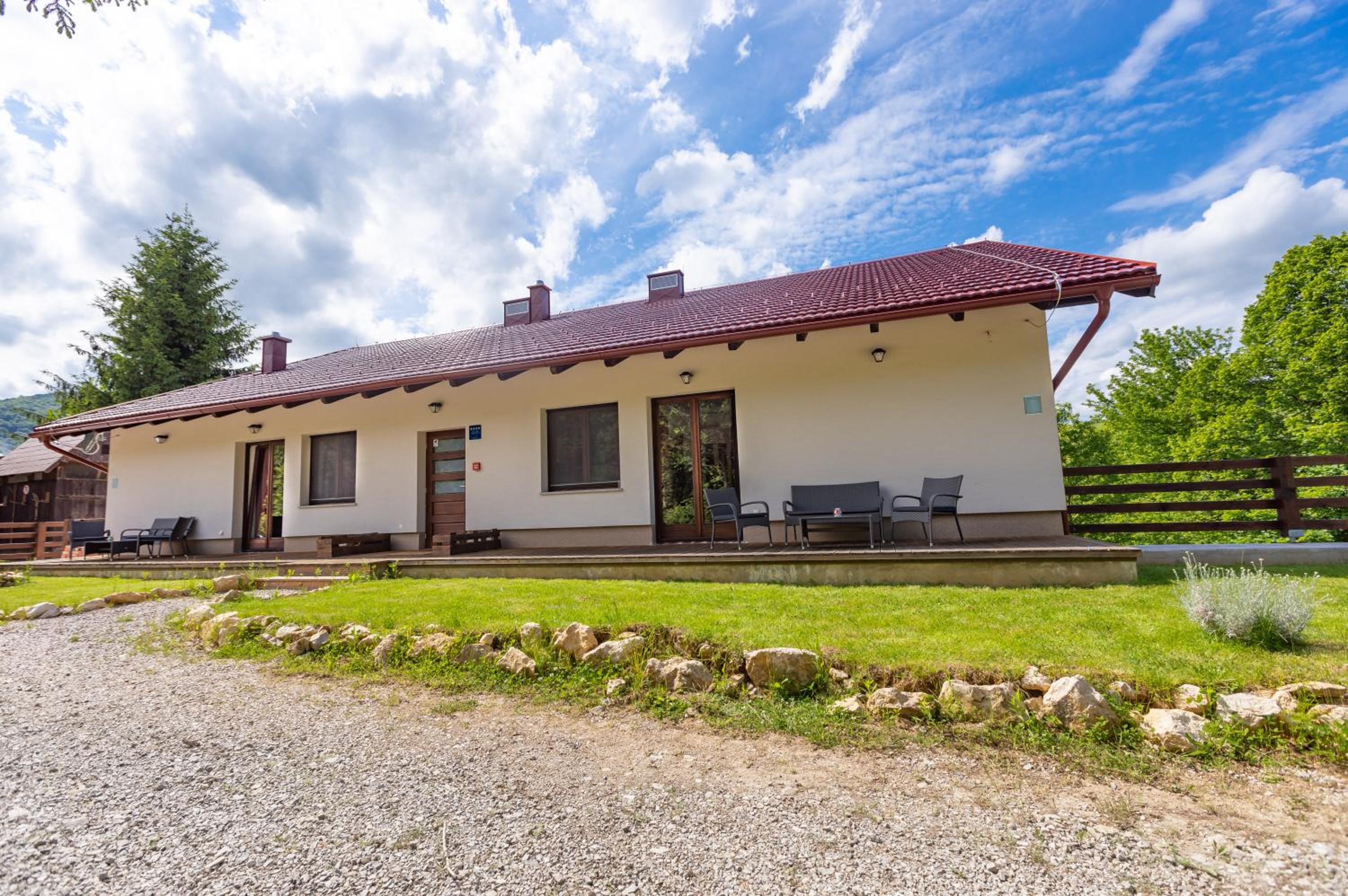 Deluxe Studio with Patio - Photo 2