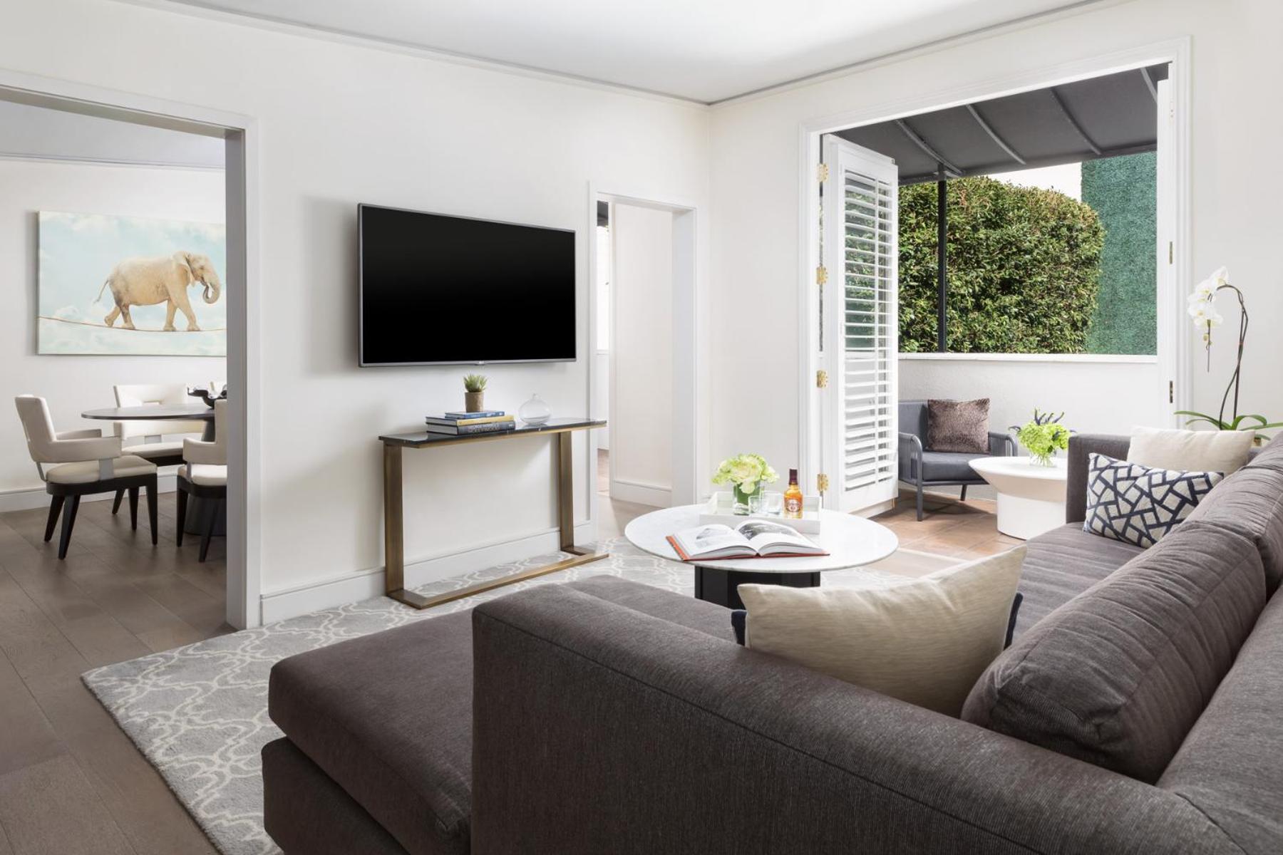 King Suite with Pool View