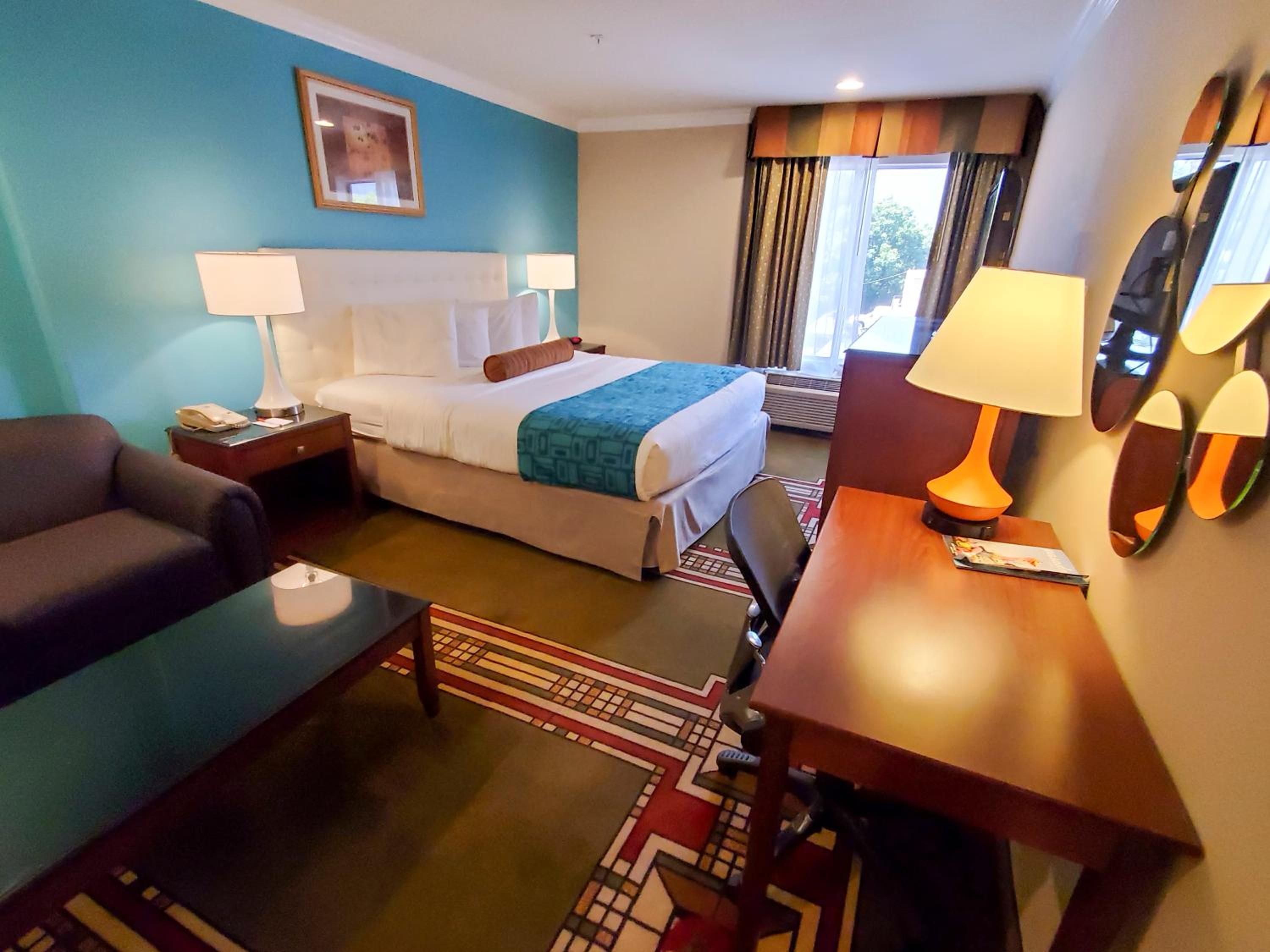 King Room - Non-Smoking - Photo 3