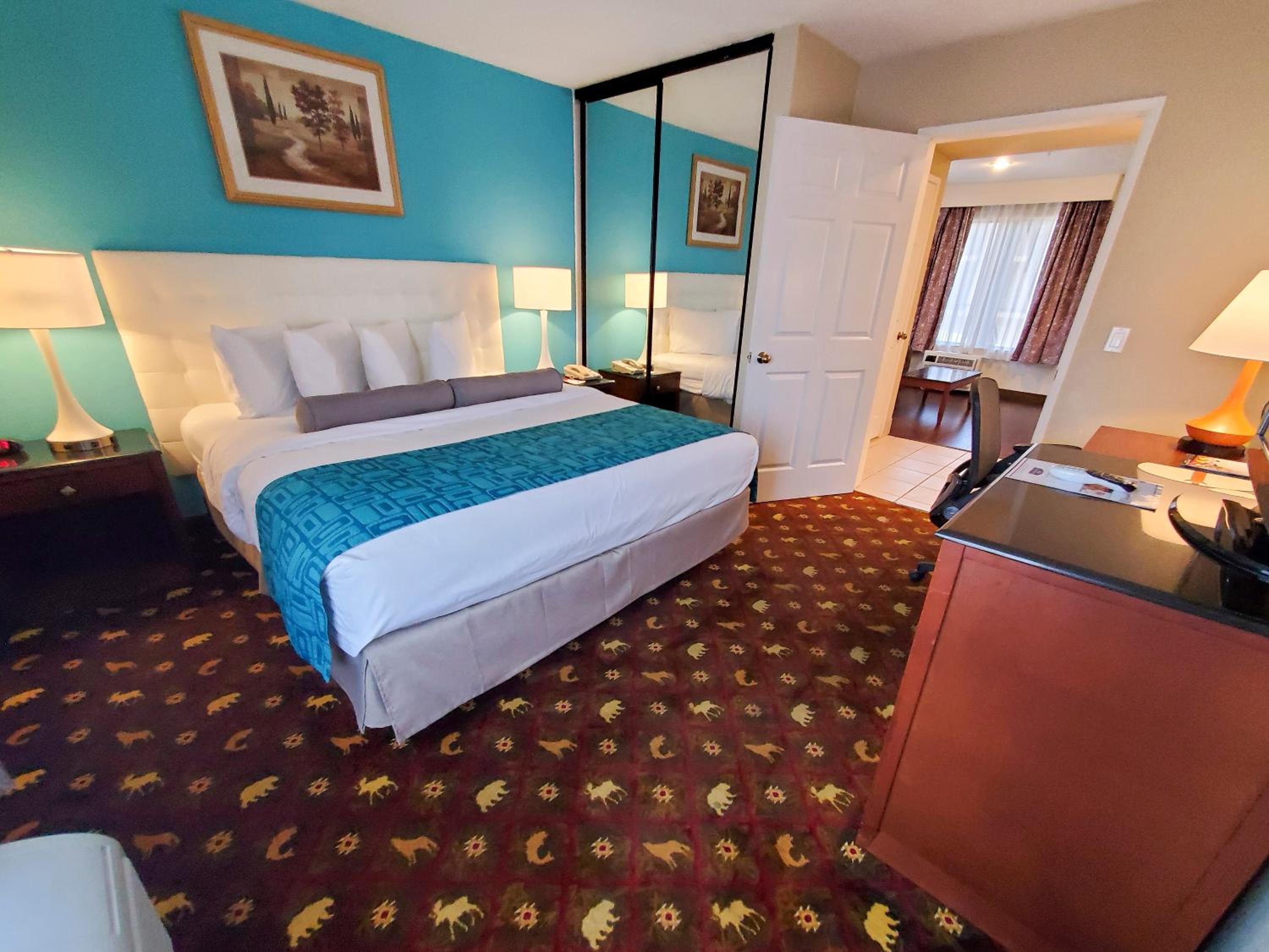 Two-Bedroom Suite - Photo 2
