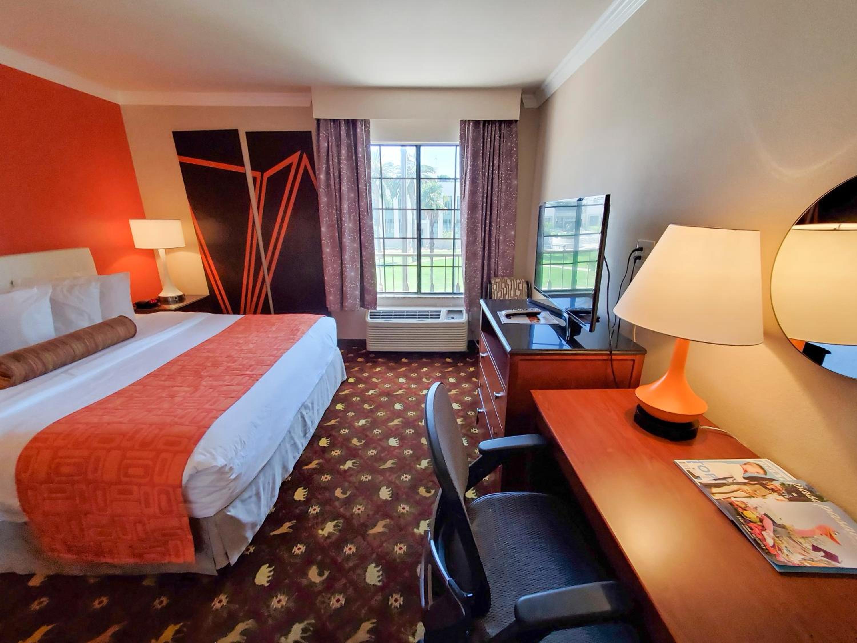 King Room - Non-Smoking - Photo 2