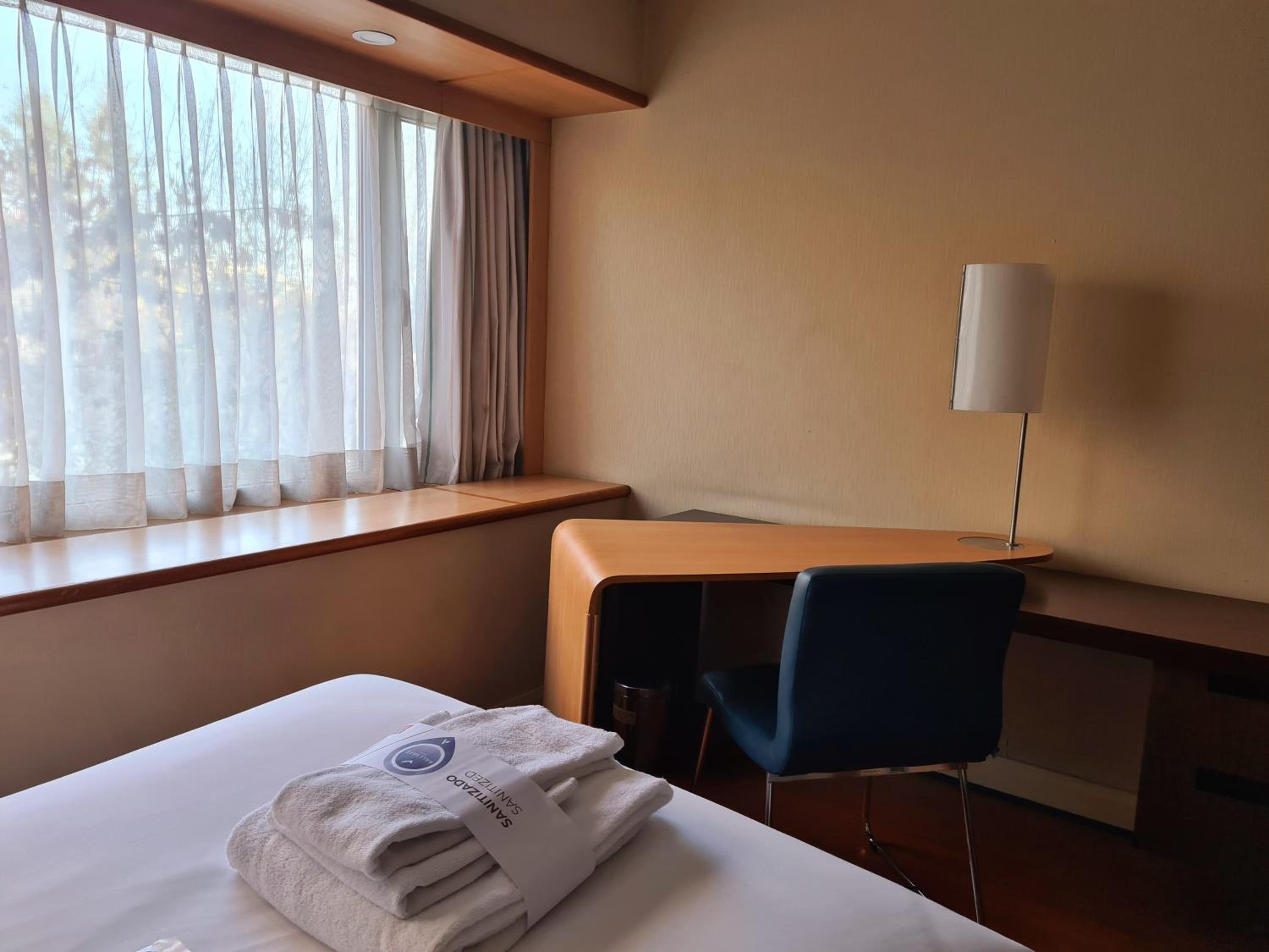 Standard Twin Room - Photo 7