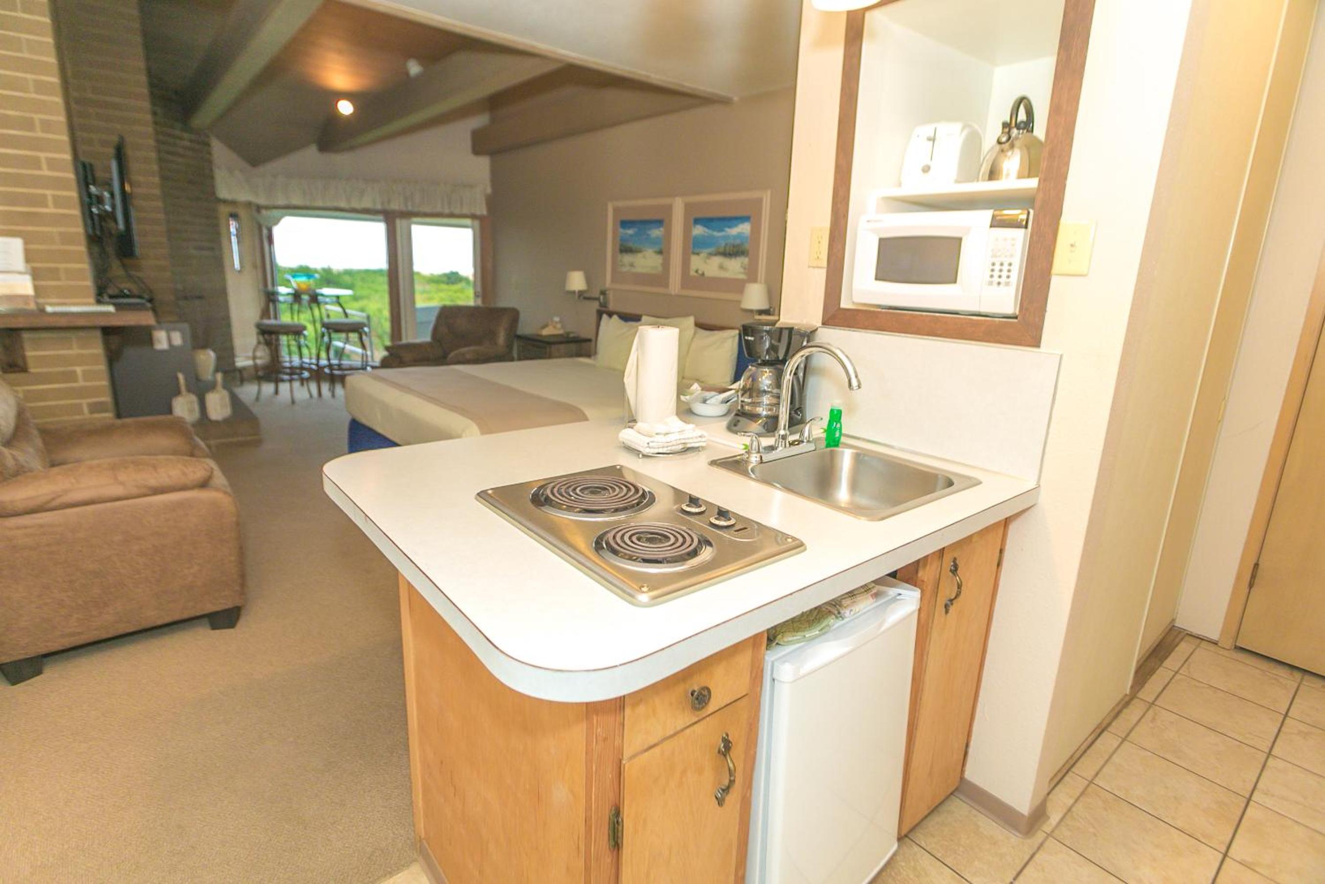 Studio Apartment with Sea View - 312 - No Pets - Photo 6