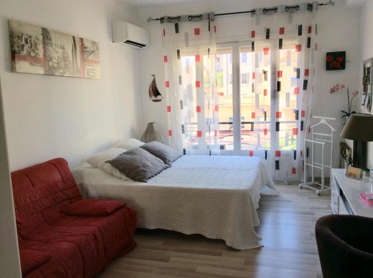 Studio Apartment photo 1