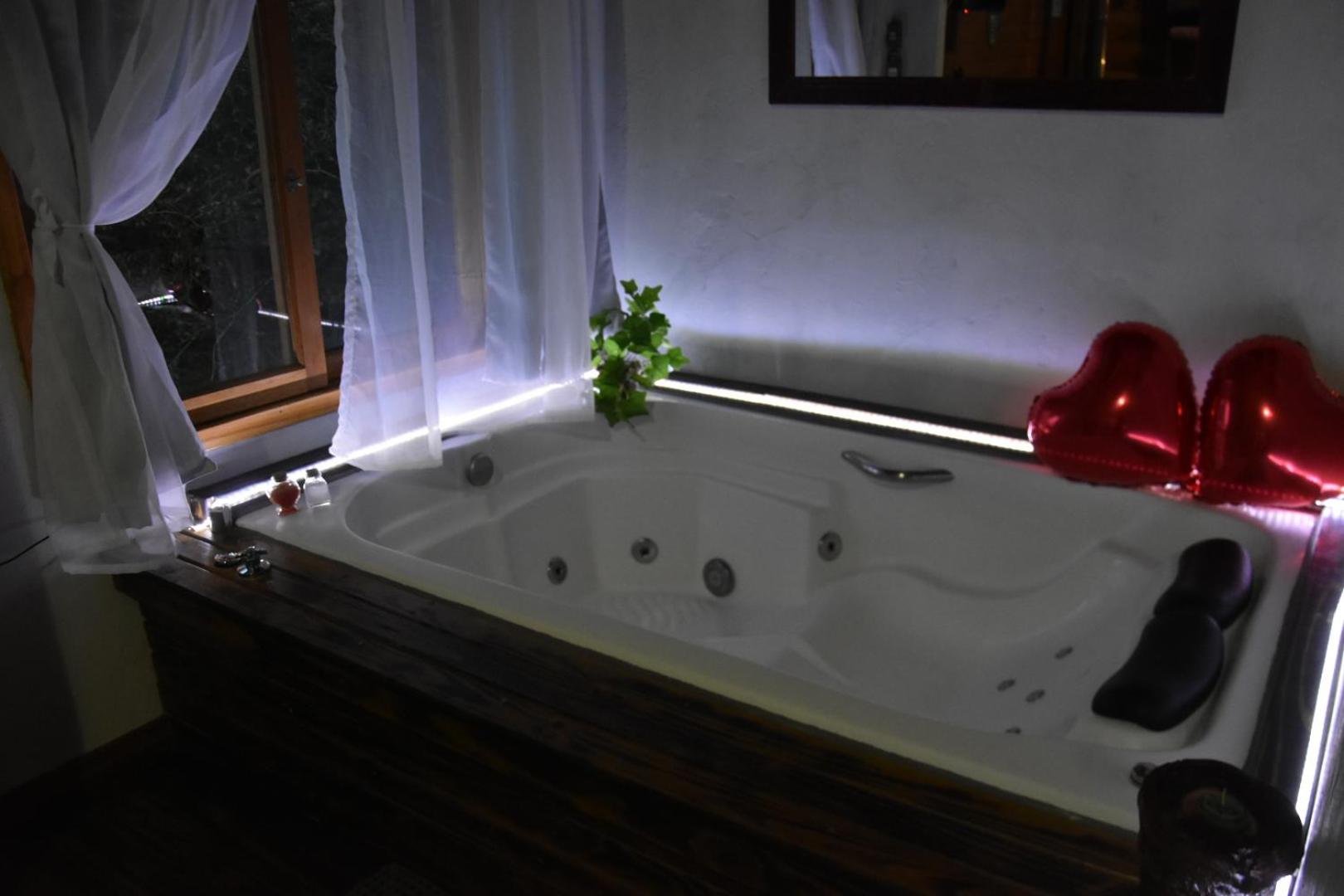 Double Room with Spa Bath - Photo 44