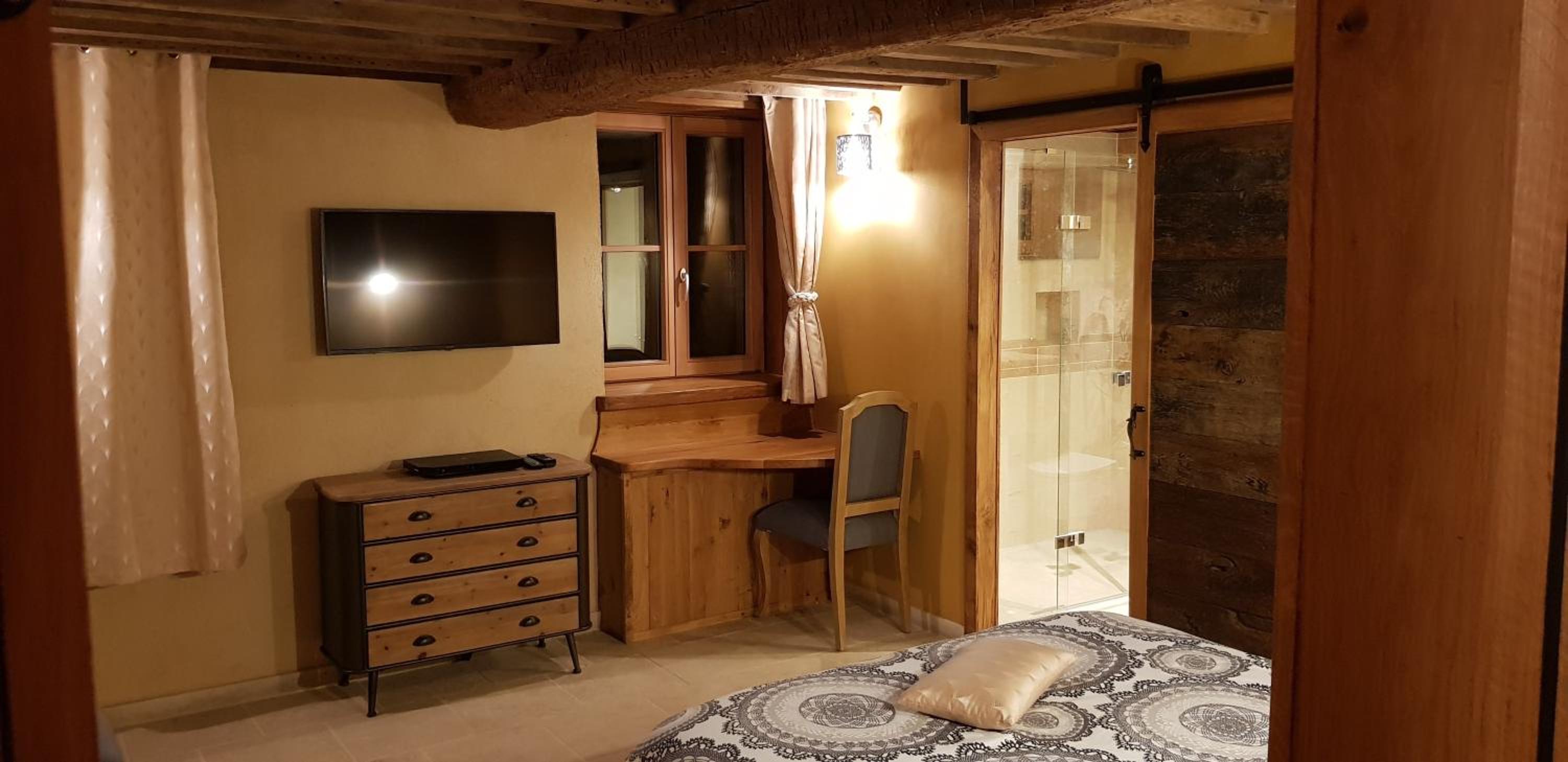 Double Room with Private Bathroom photo 3