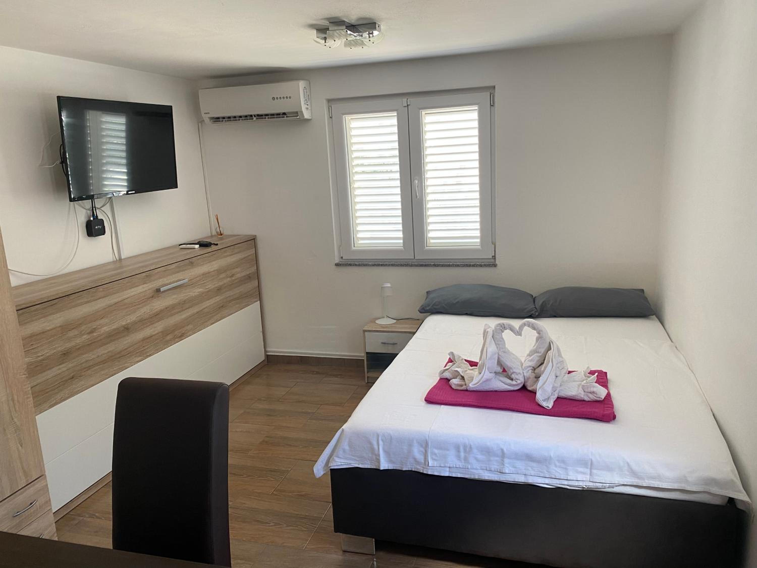 Studio Apartment - Photo 13