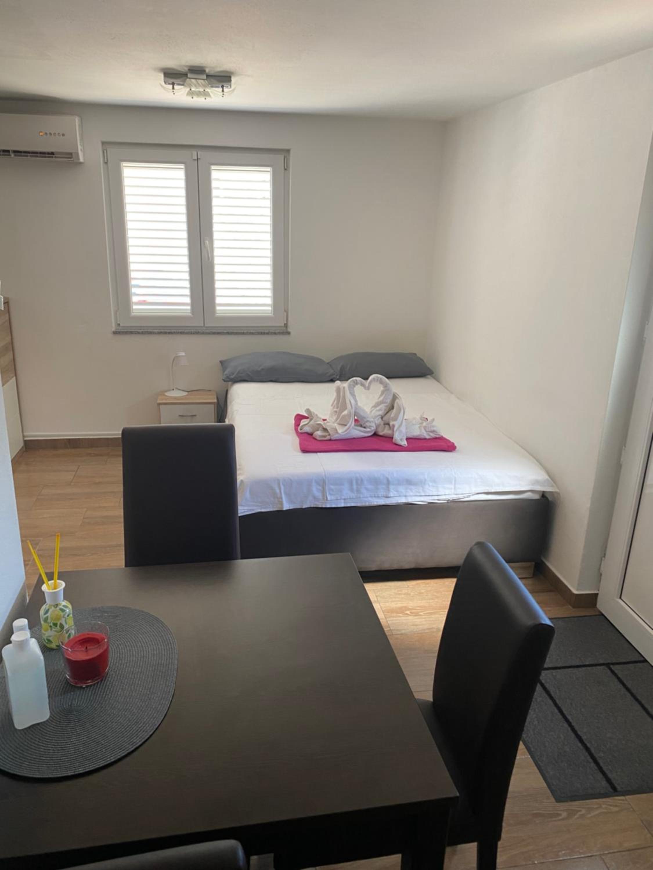 Studio Apartment - Photo 11