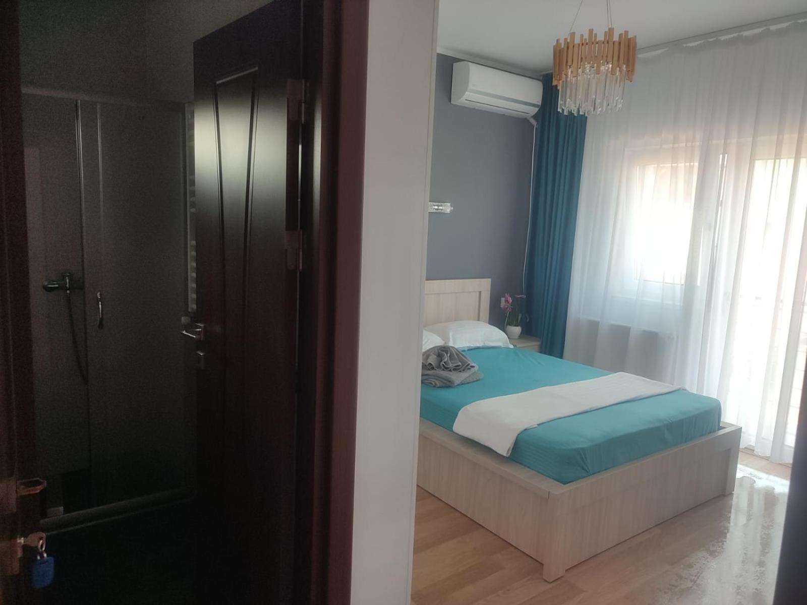 Double Room with Private Bathroom - Photo 9