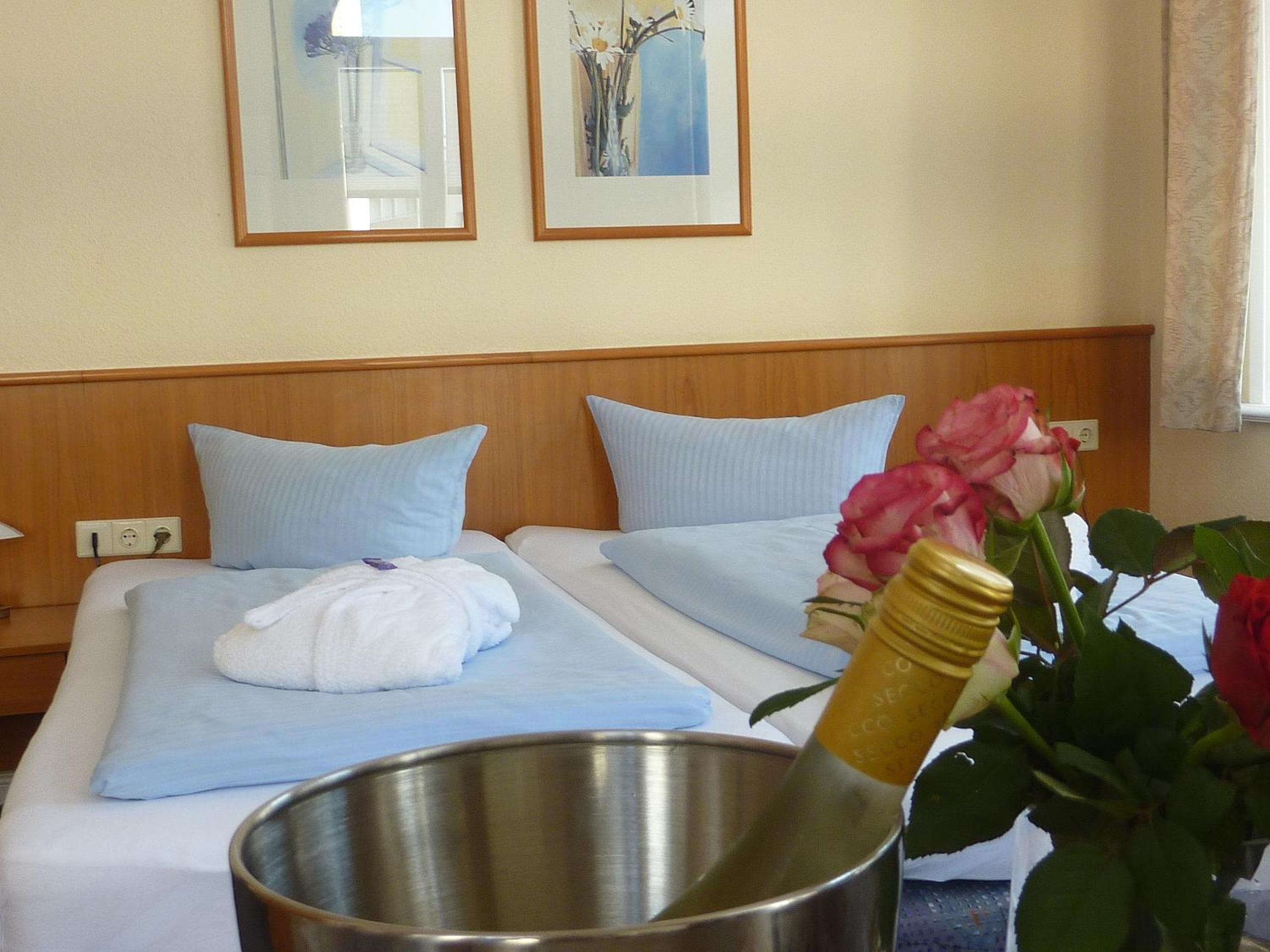 Double Room thumbnail 6