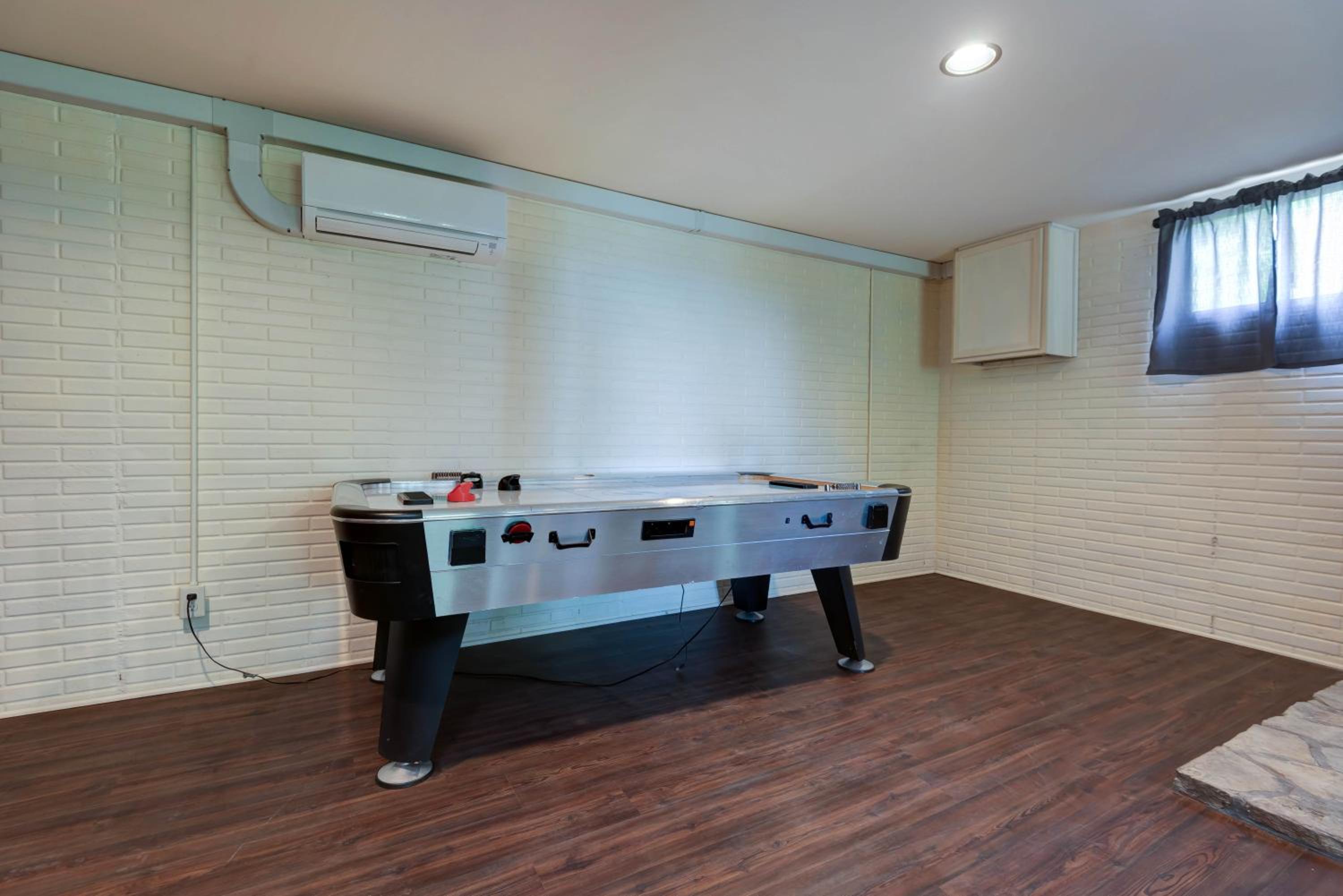 Three-Bedroom House photo 3