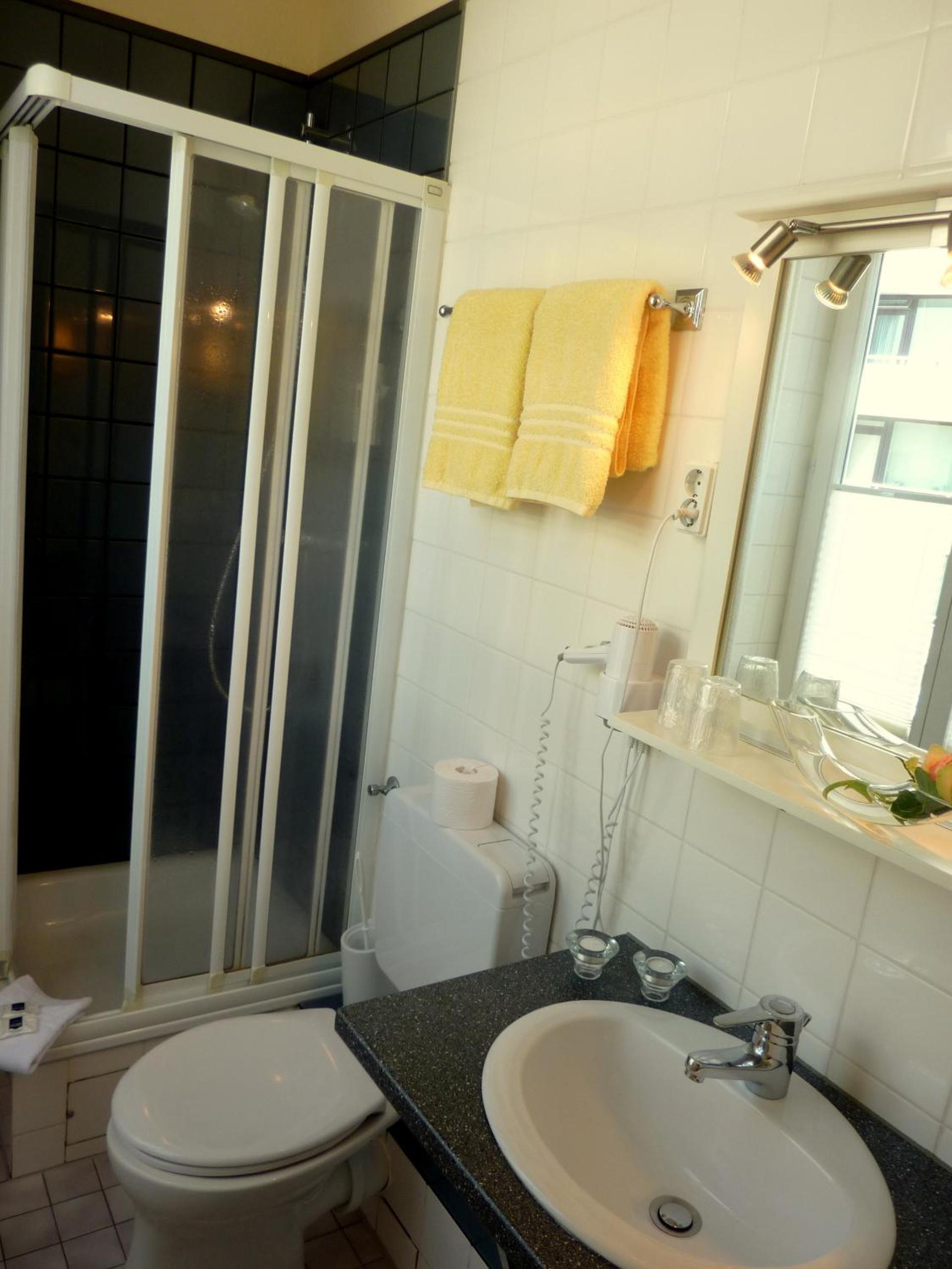 Double Room thumbnail 5
