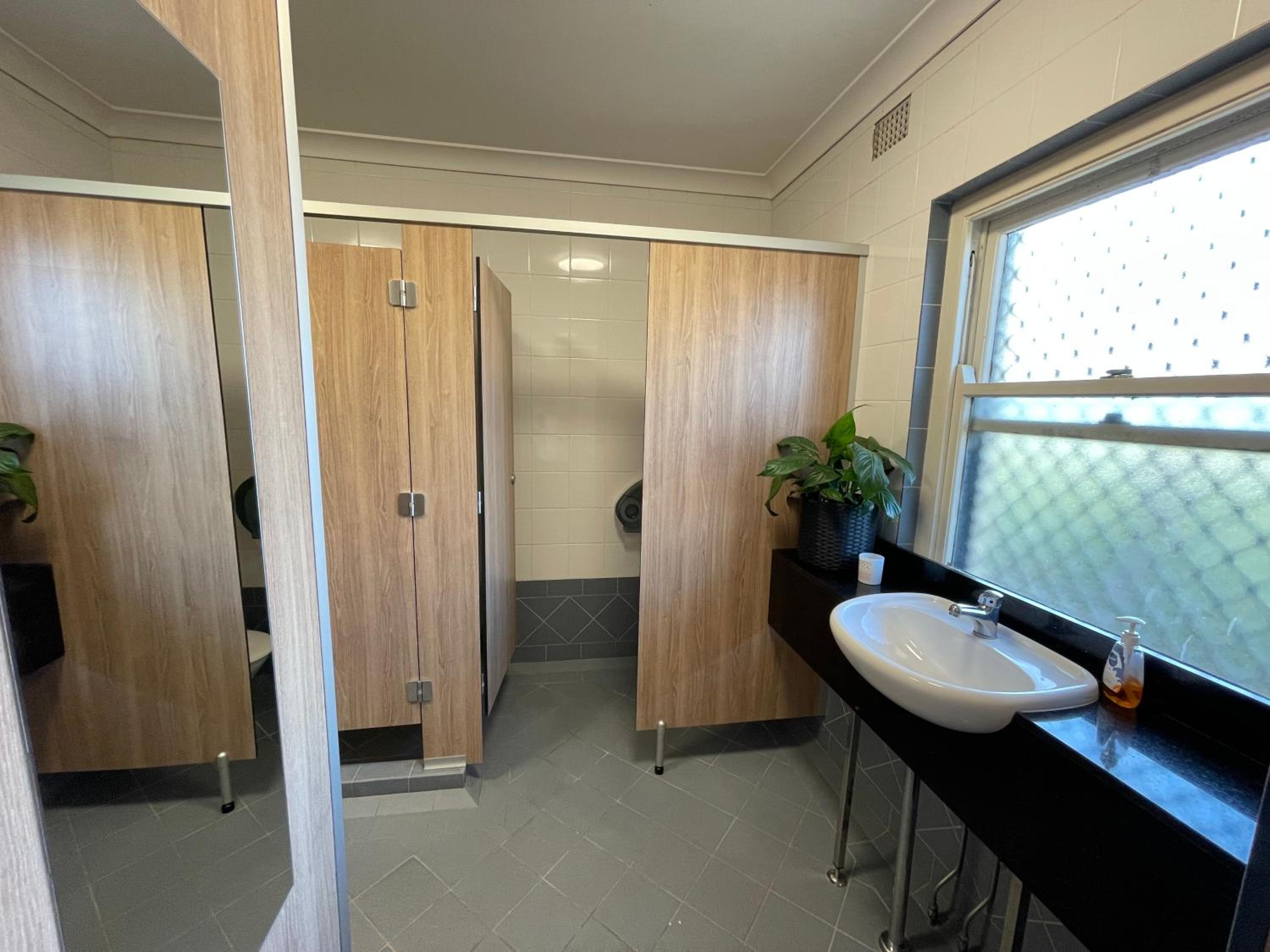 Quadruple Room with Two Single Beds, One Double Bed and Shared Bathroom photo 3
