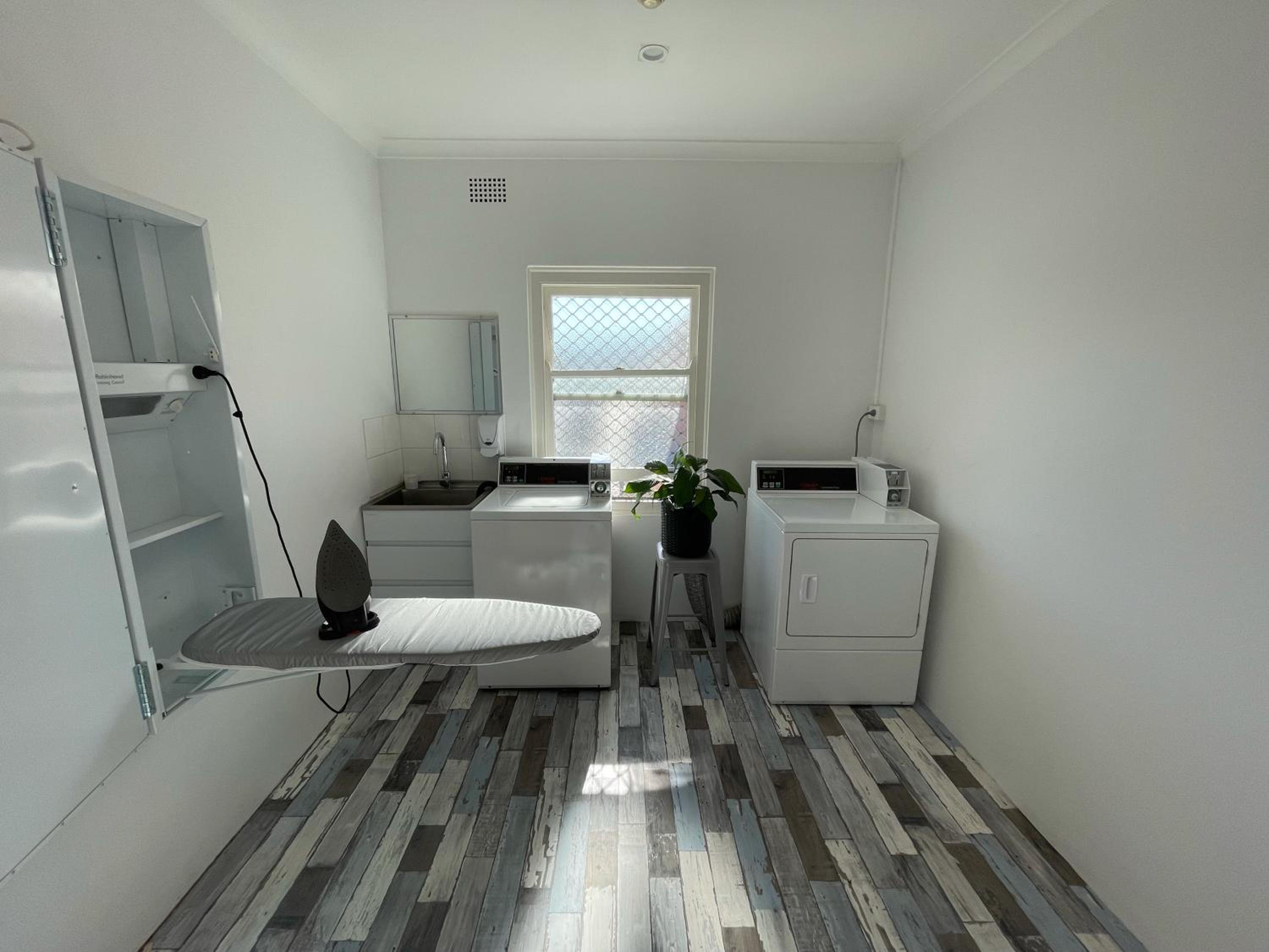 Queen Room with Shared Bathroom photo 2