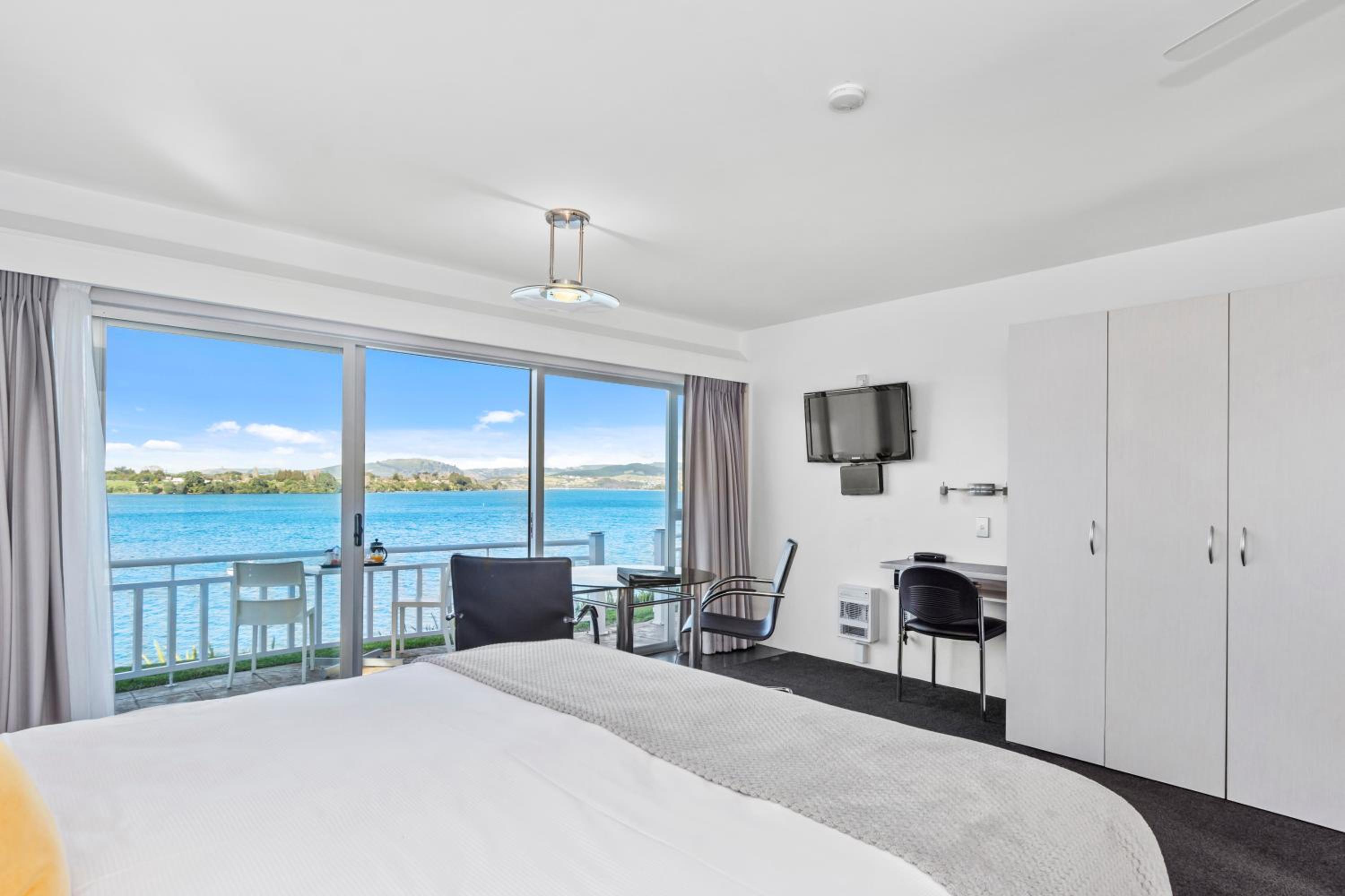 Executive Waterfront King Suite with Patio