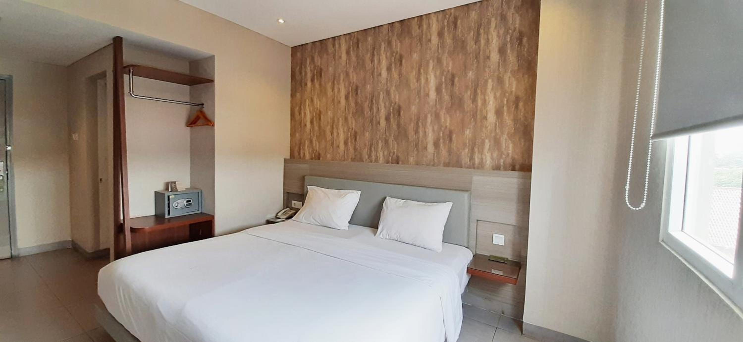 Standard Queen Room - Photo 5