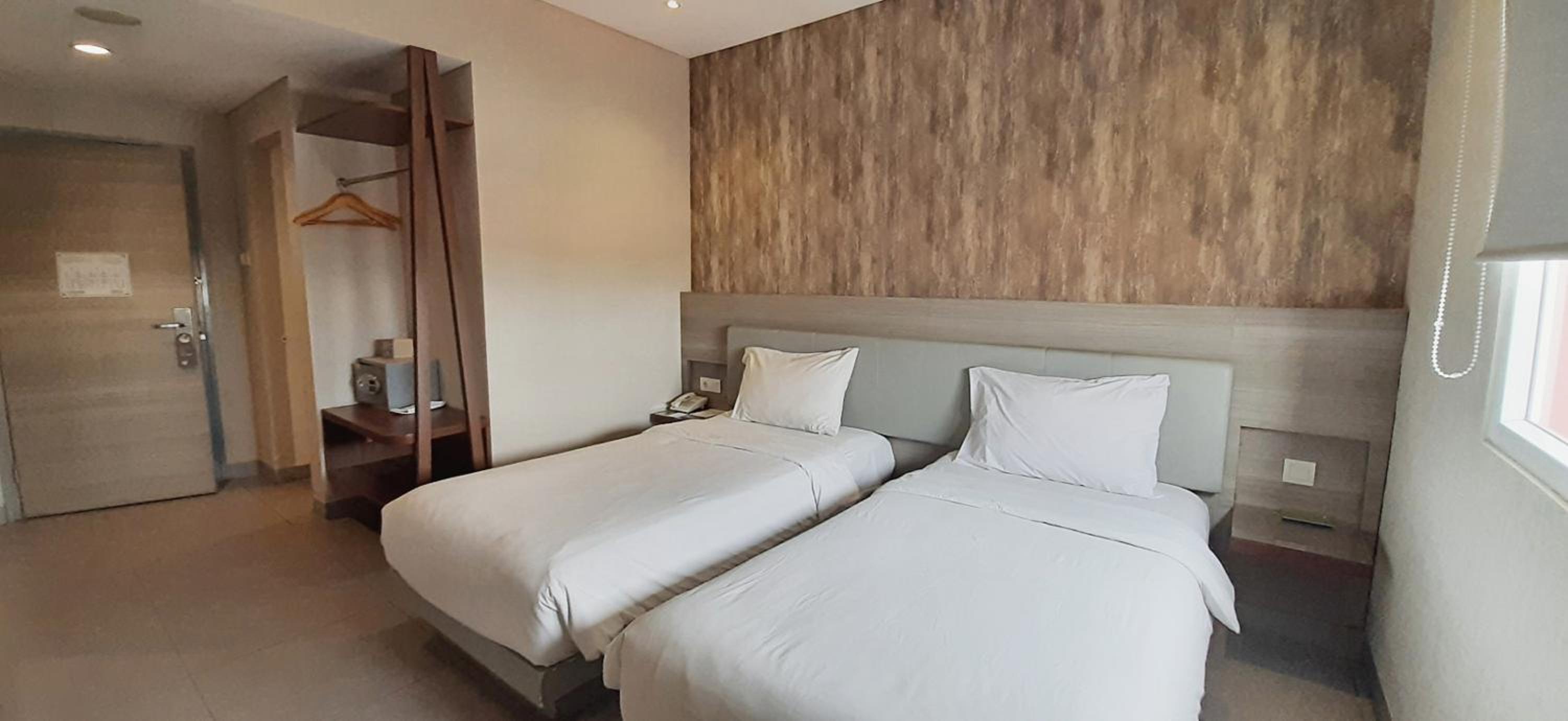 Standard Twin Room - Photo 4