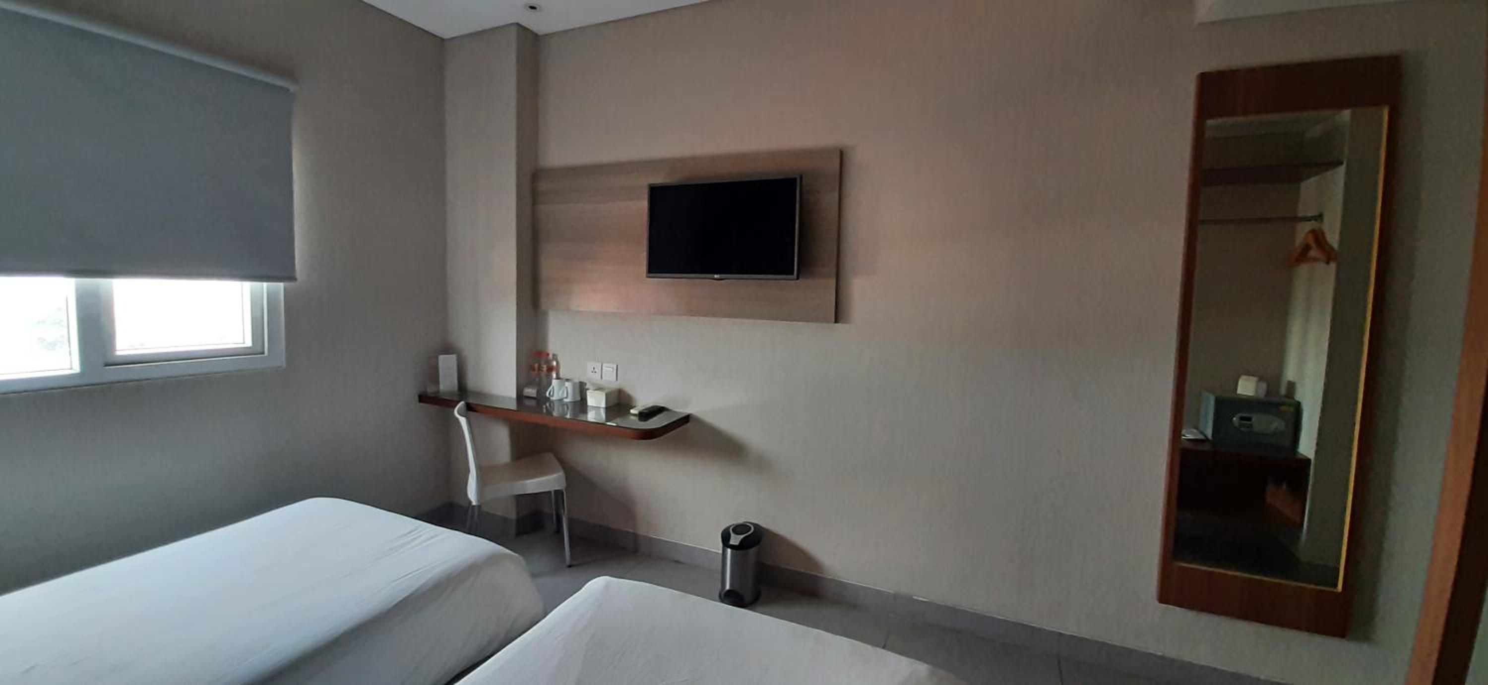 Standard Twin Room - Photo 5