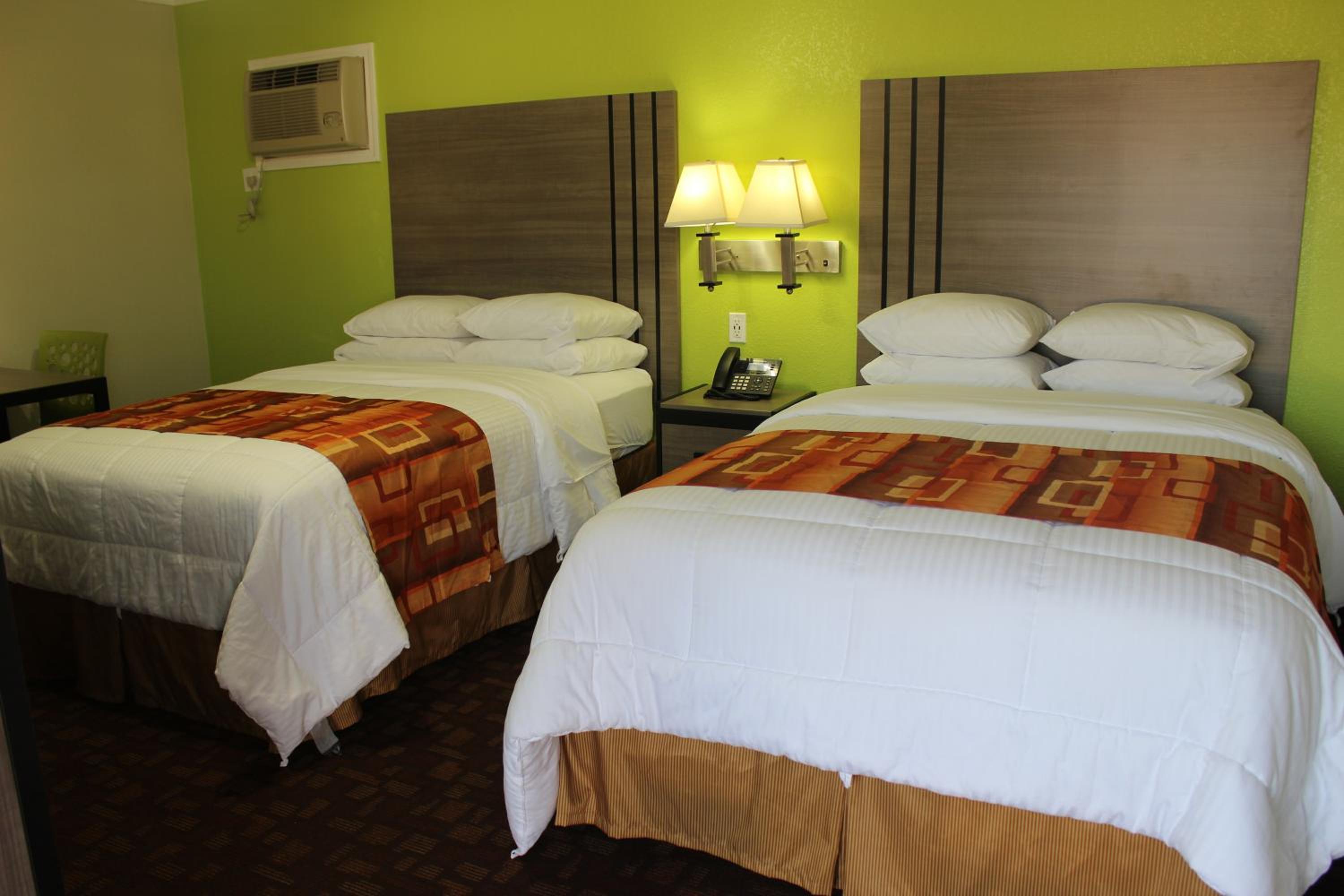 Double Room with Two Double Beds - Non-Smoking - Photo 7