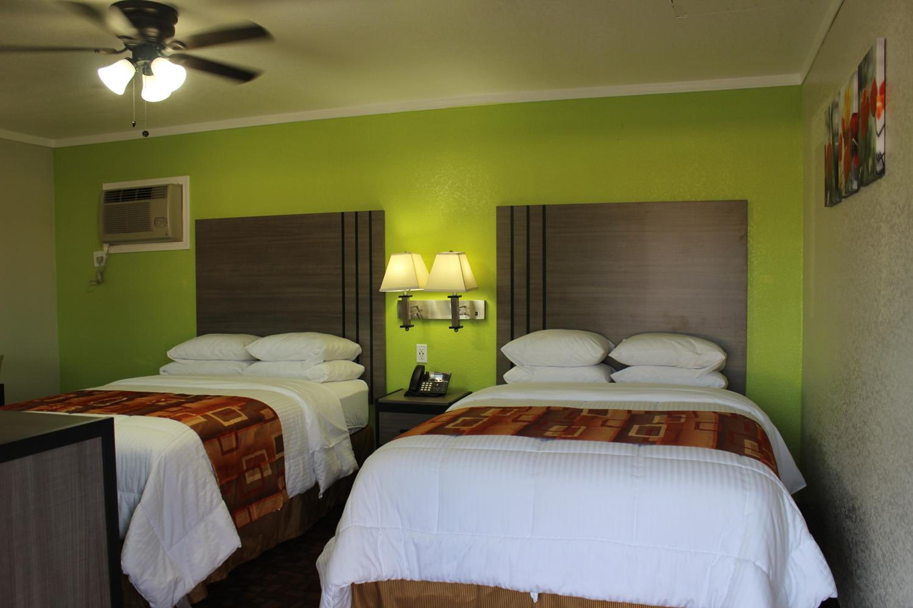 Double Room with Two Double Beds - Non-Smoking - Photo 6