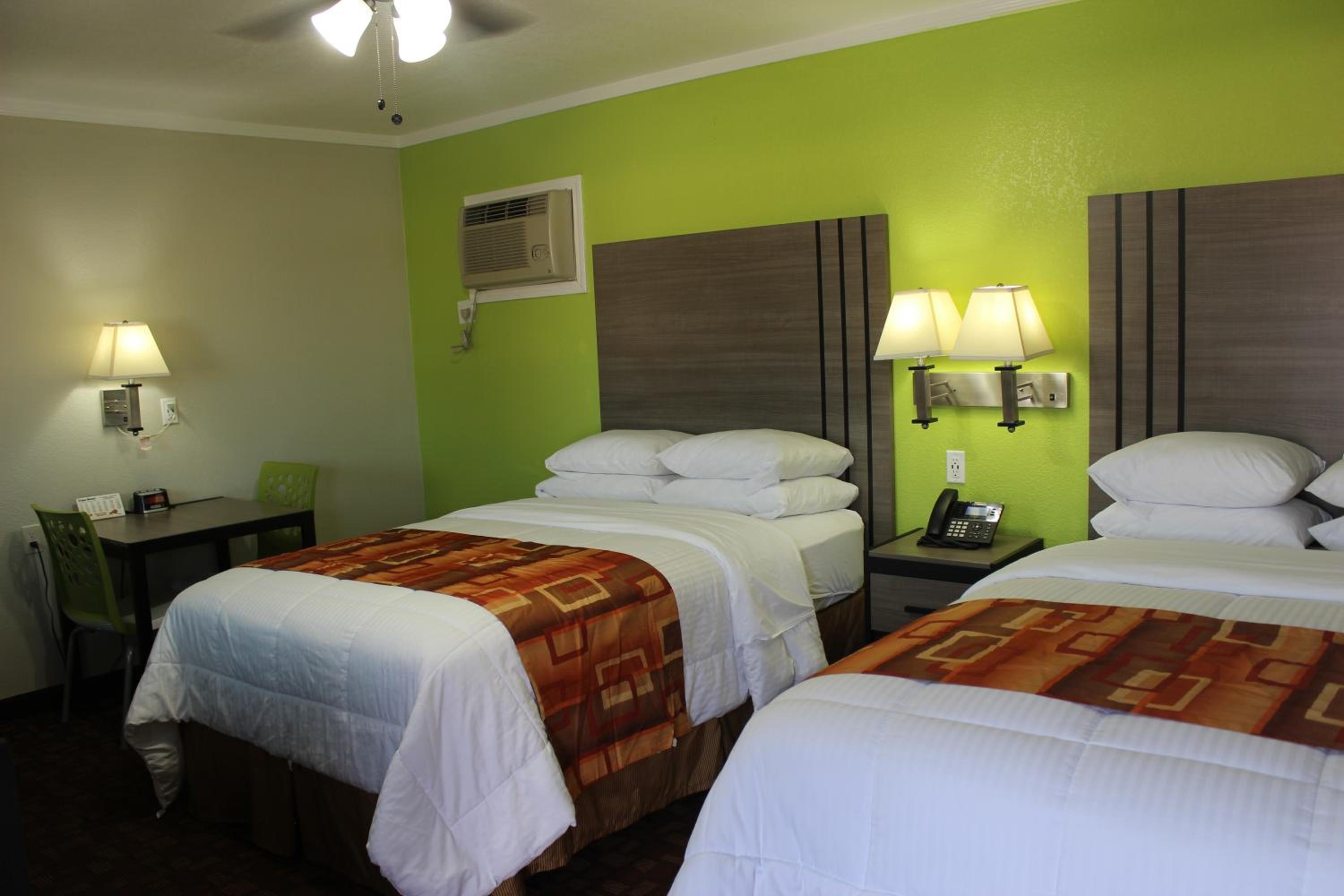 Double Room with Two Double Beds - Non-Smoking - Photo 5
