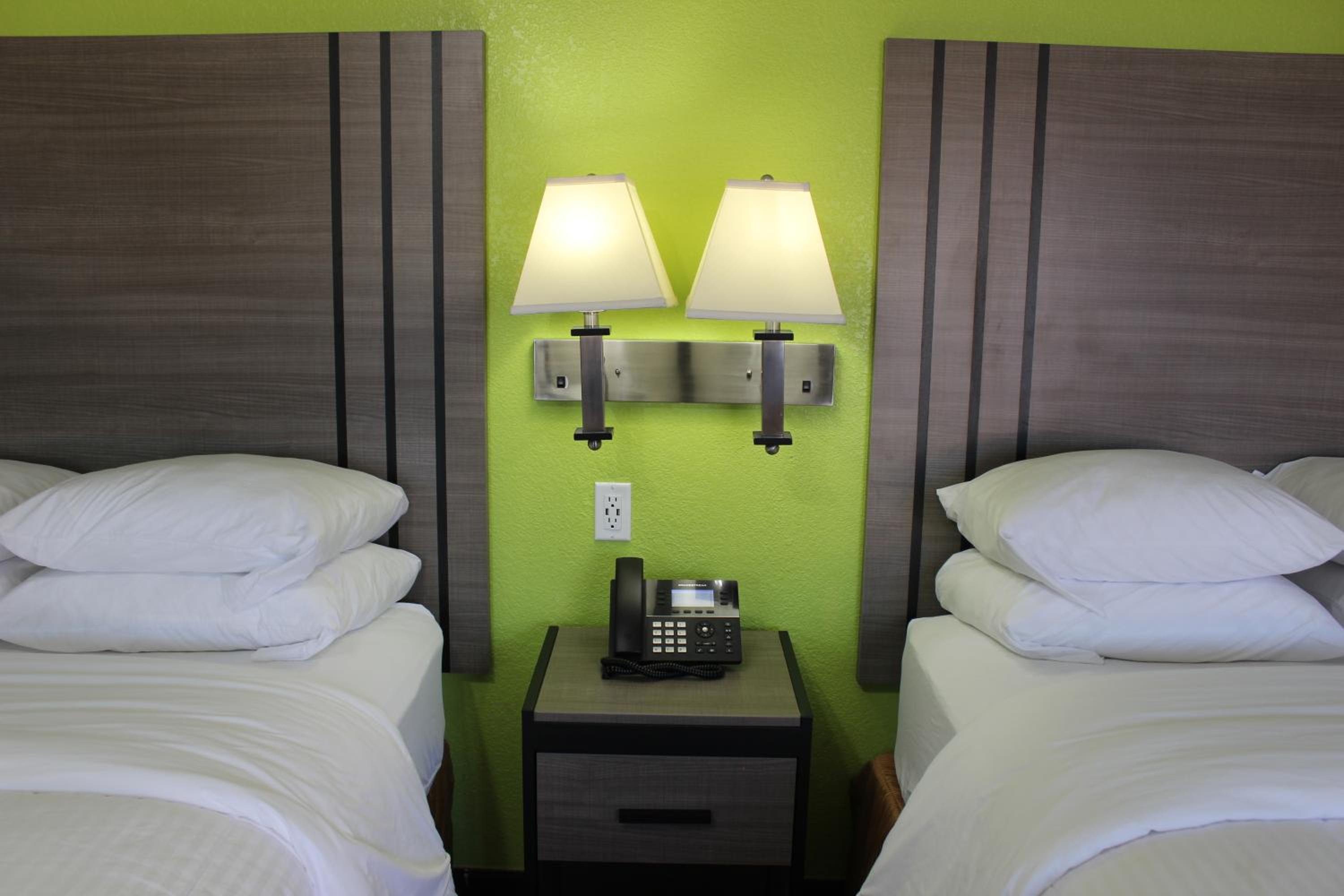Double Room with Two Double Beds - Non-Smoking - Photo 12