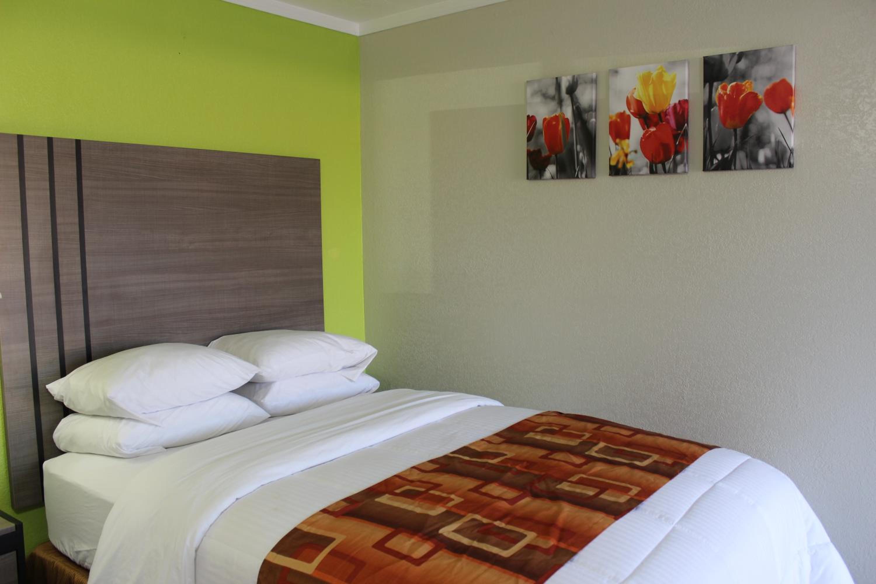 Double Room with Two Double Beds - Non-Smoking - Photo 17
