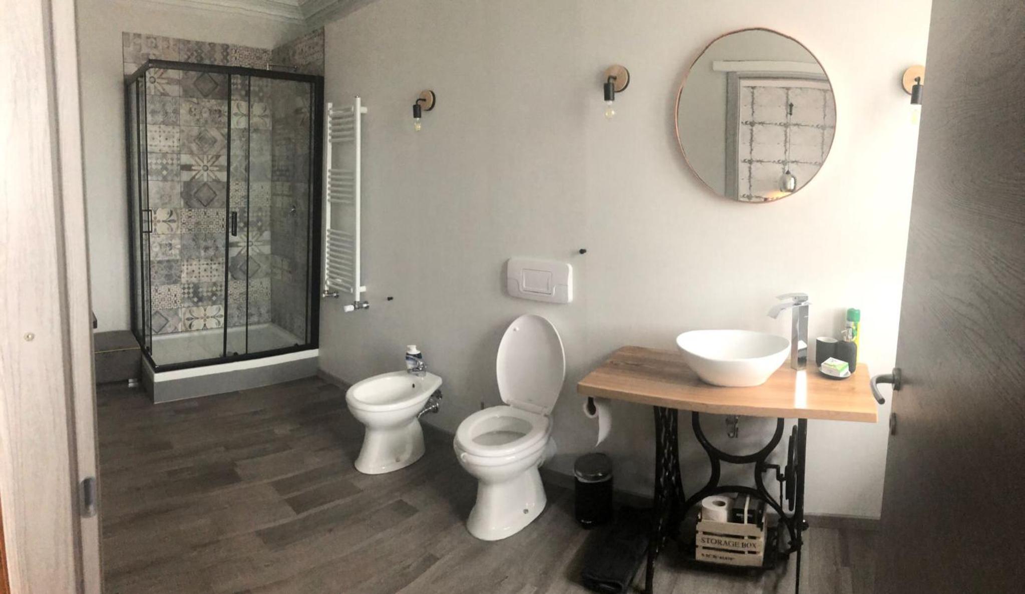 Double Room with Balcony - Photo 3