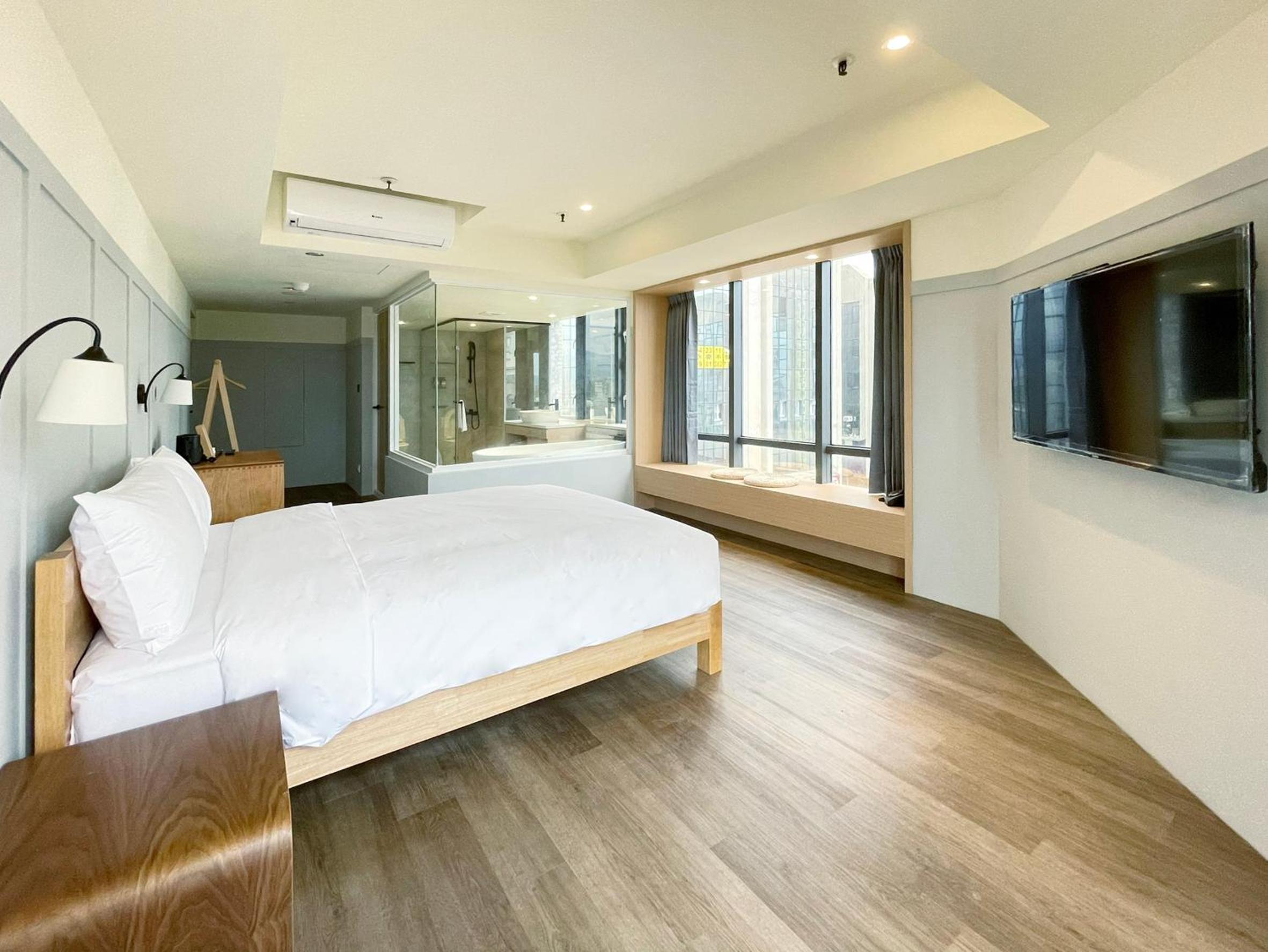 Deluxe Double Room - Photo 1