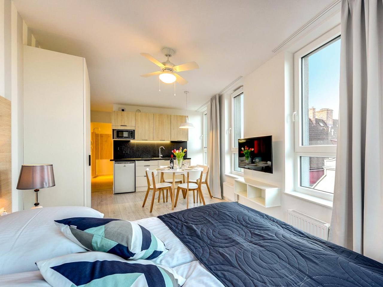 One-Bedroom Apartment photo 1