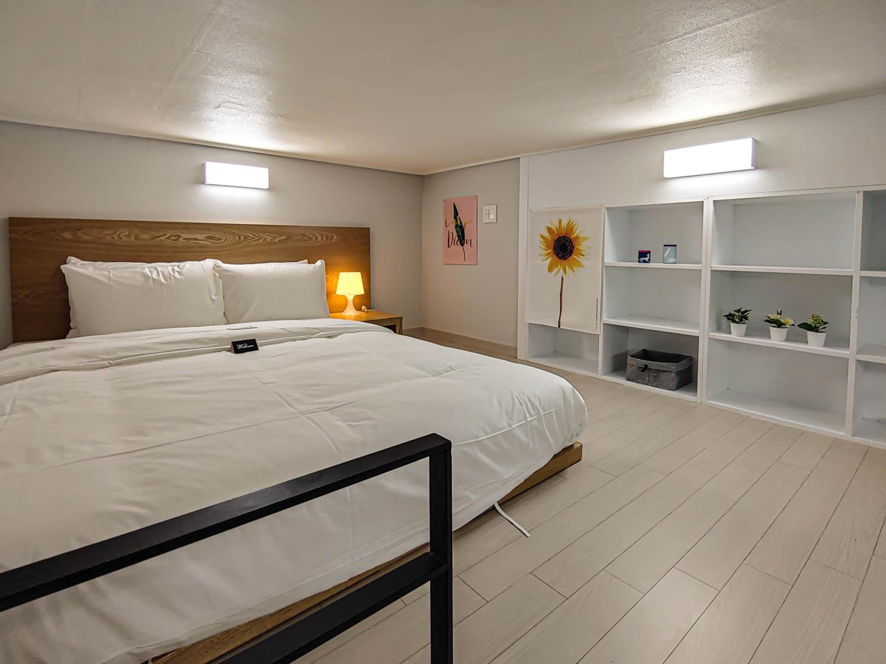 Deluxe Room - Photo 5