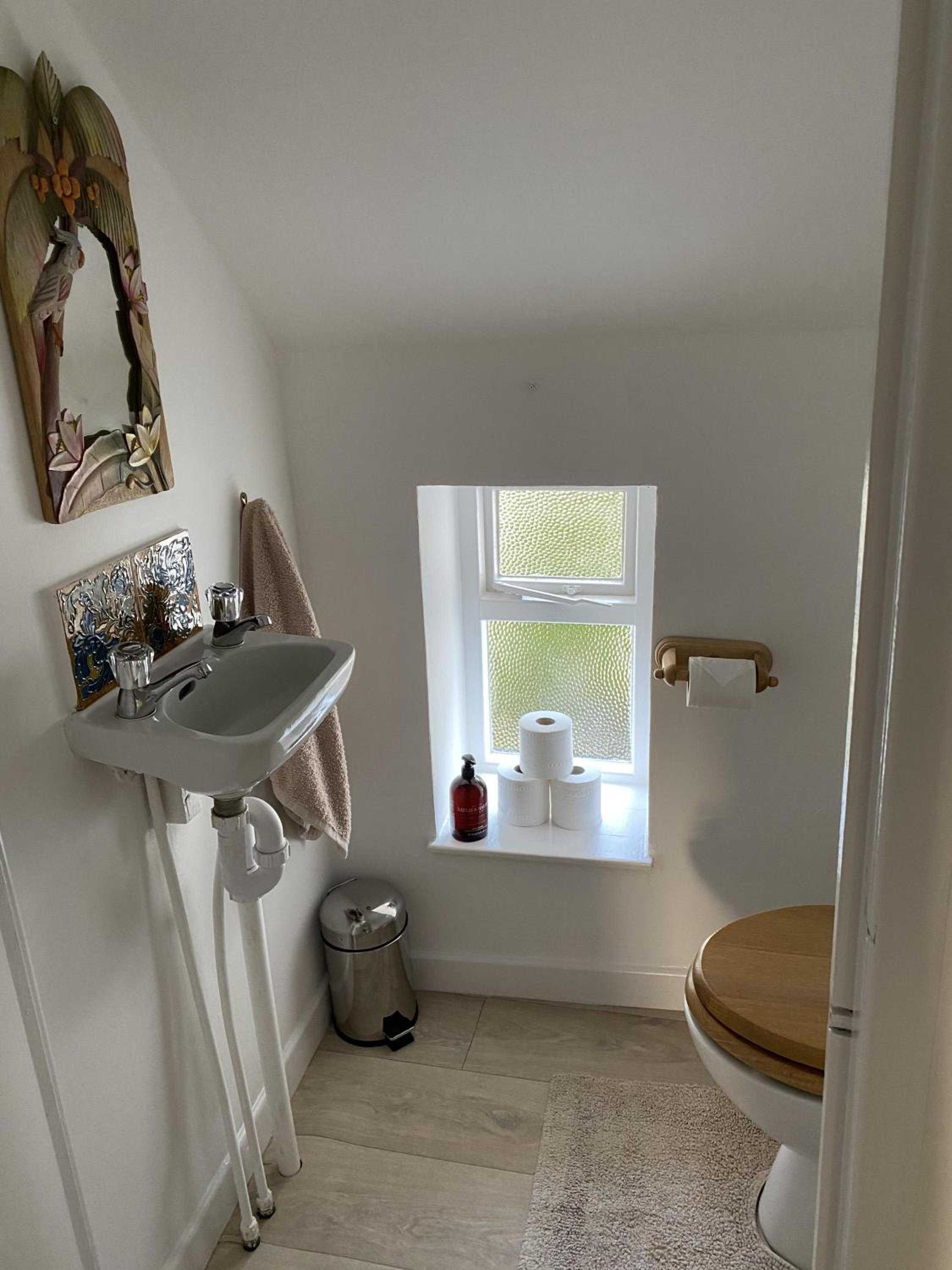 Single Room with Private Bathroom photo 3