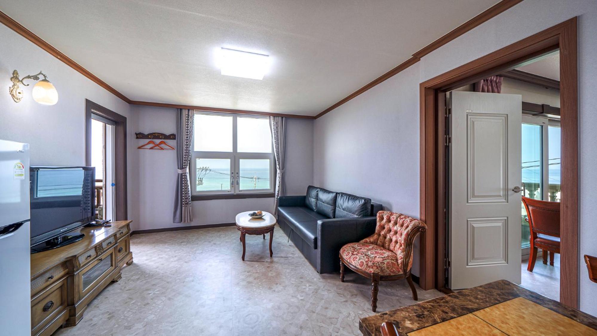 Deluxe Suite with Sea View - Photo 1