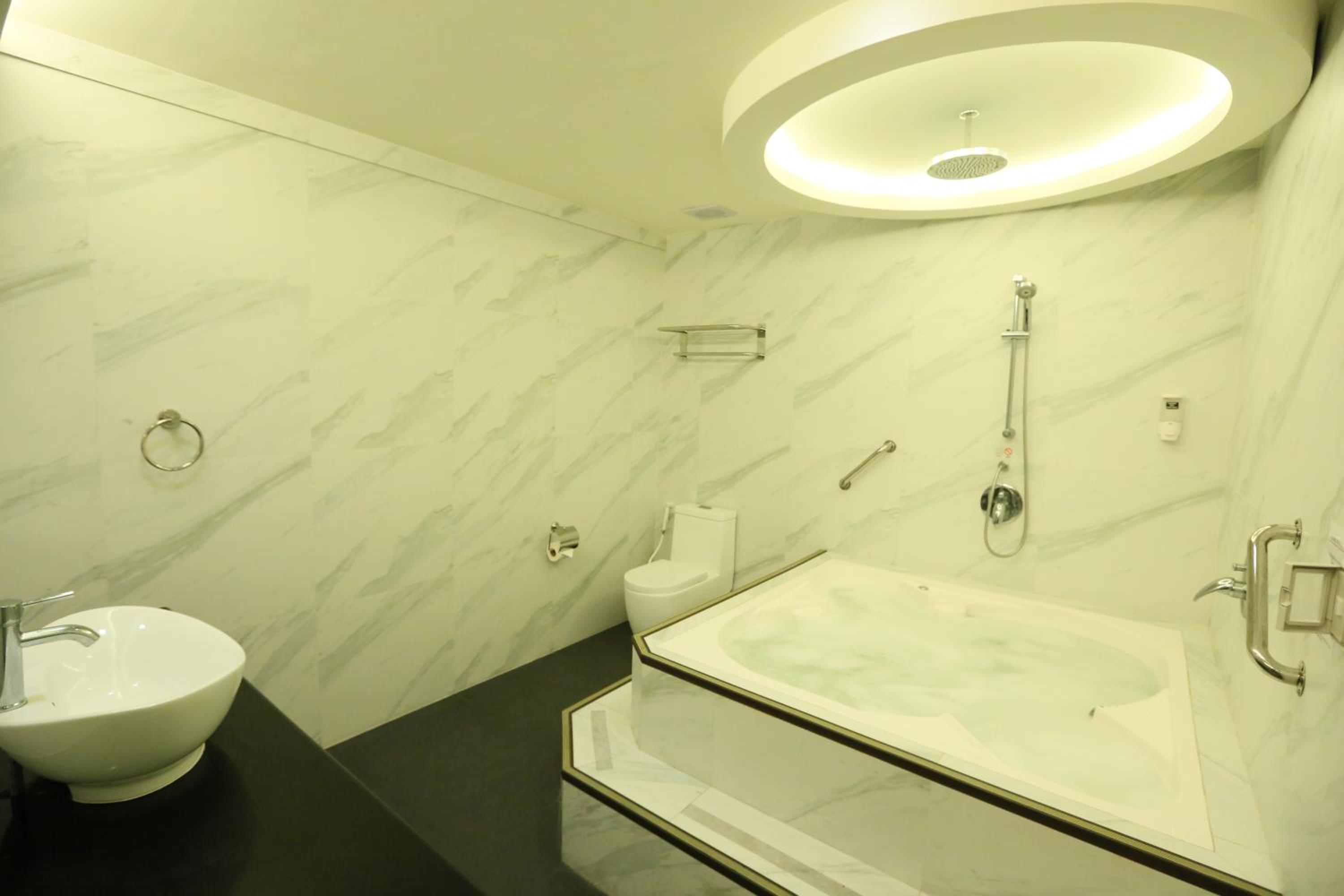 Suite - Photo 6