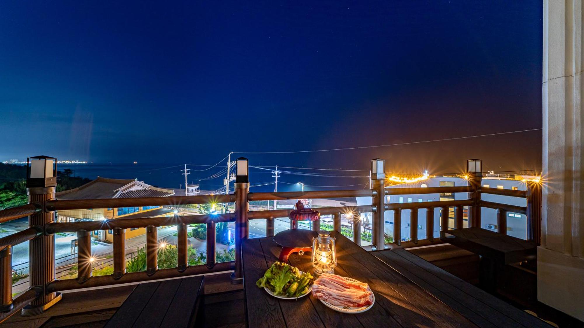 Deluxe Suite with Sea View - Photo 8