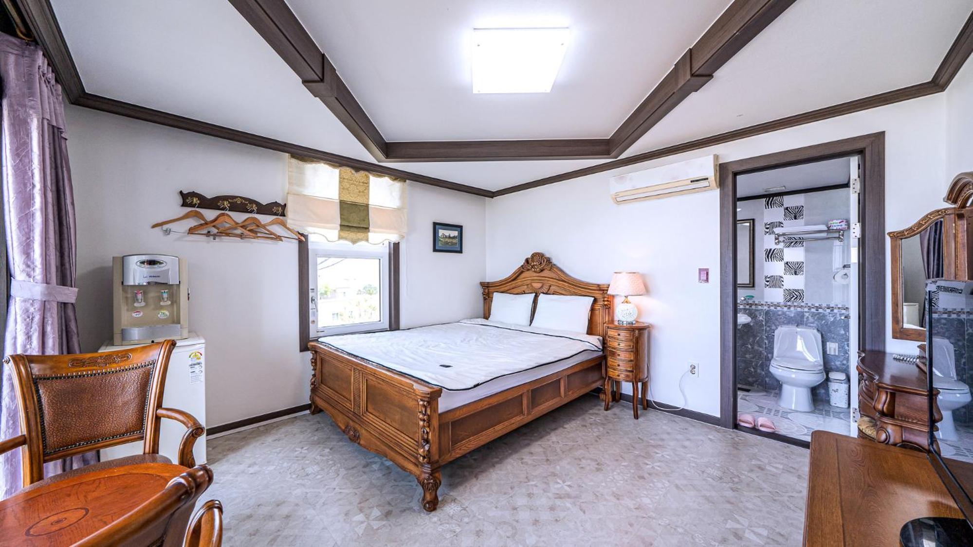 Deluxe Suite with Sea View - Photo 2