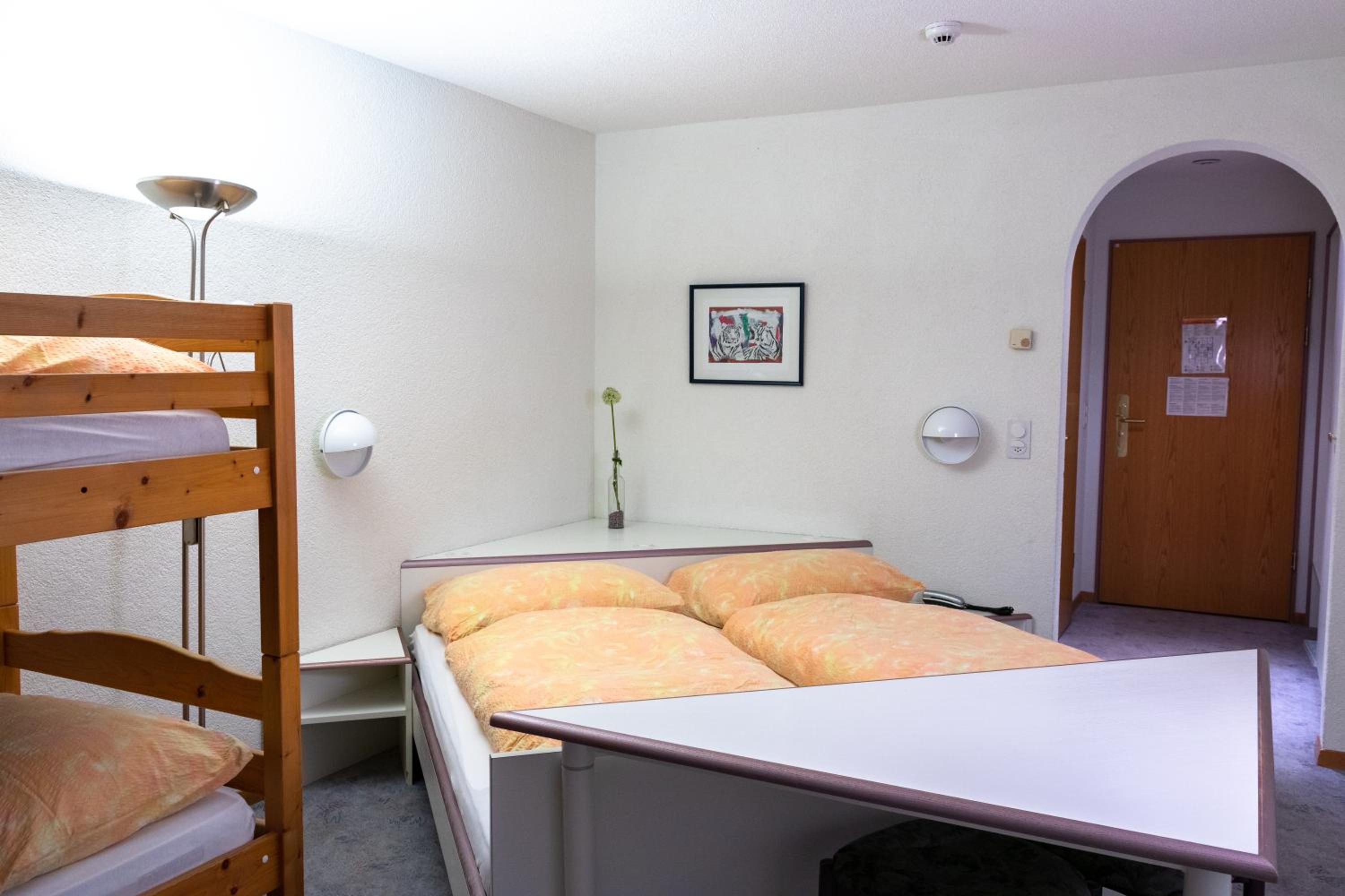Family Room (2 Adults + 2 Children) - Photo 1