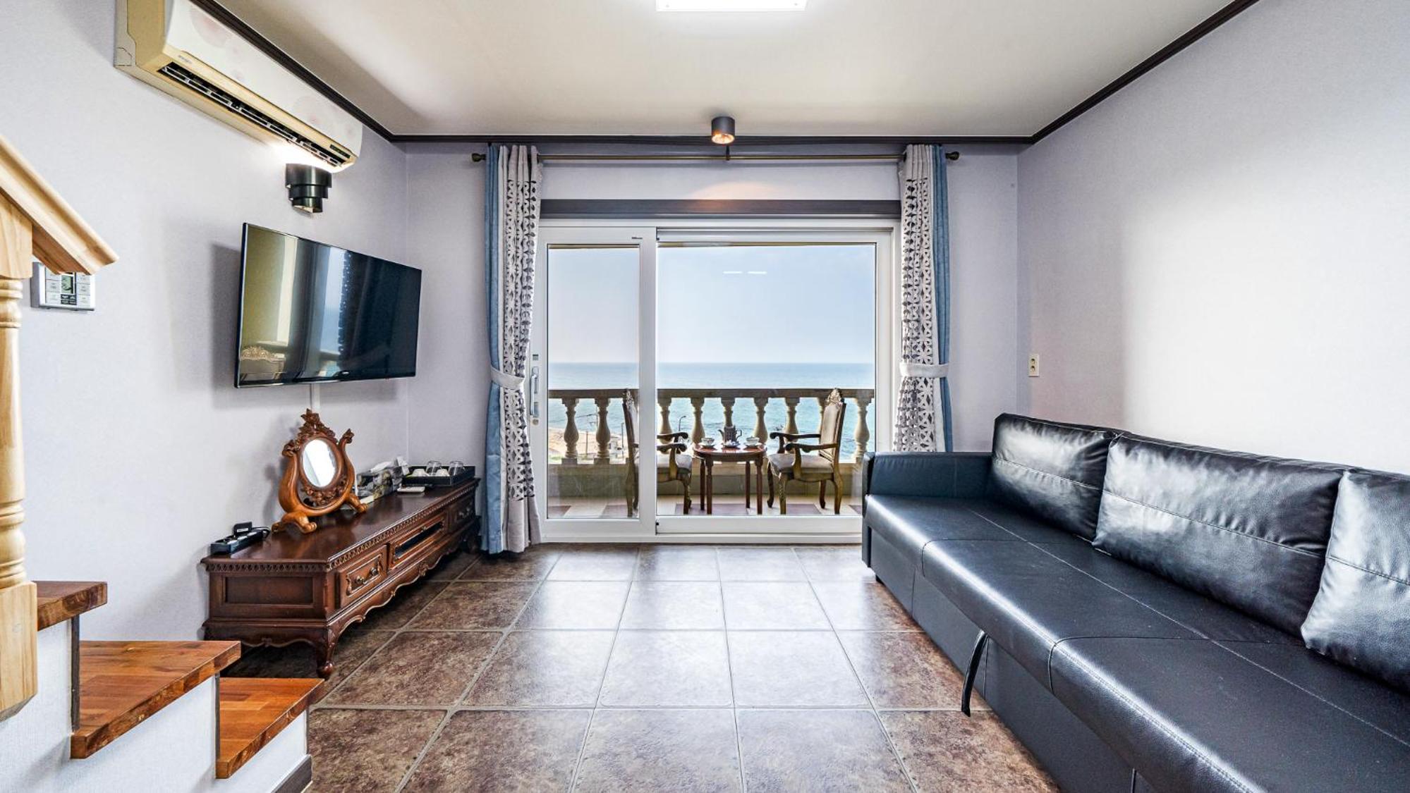 Duplex Deluxe Studio - Photo 4