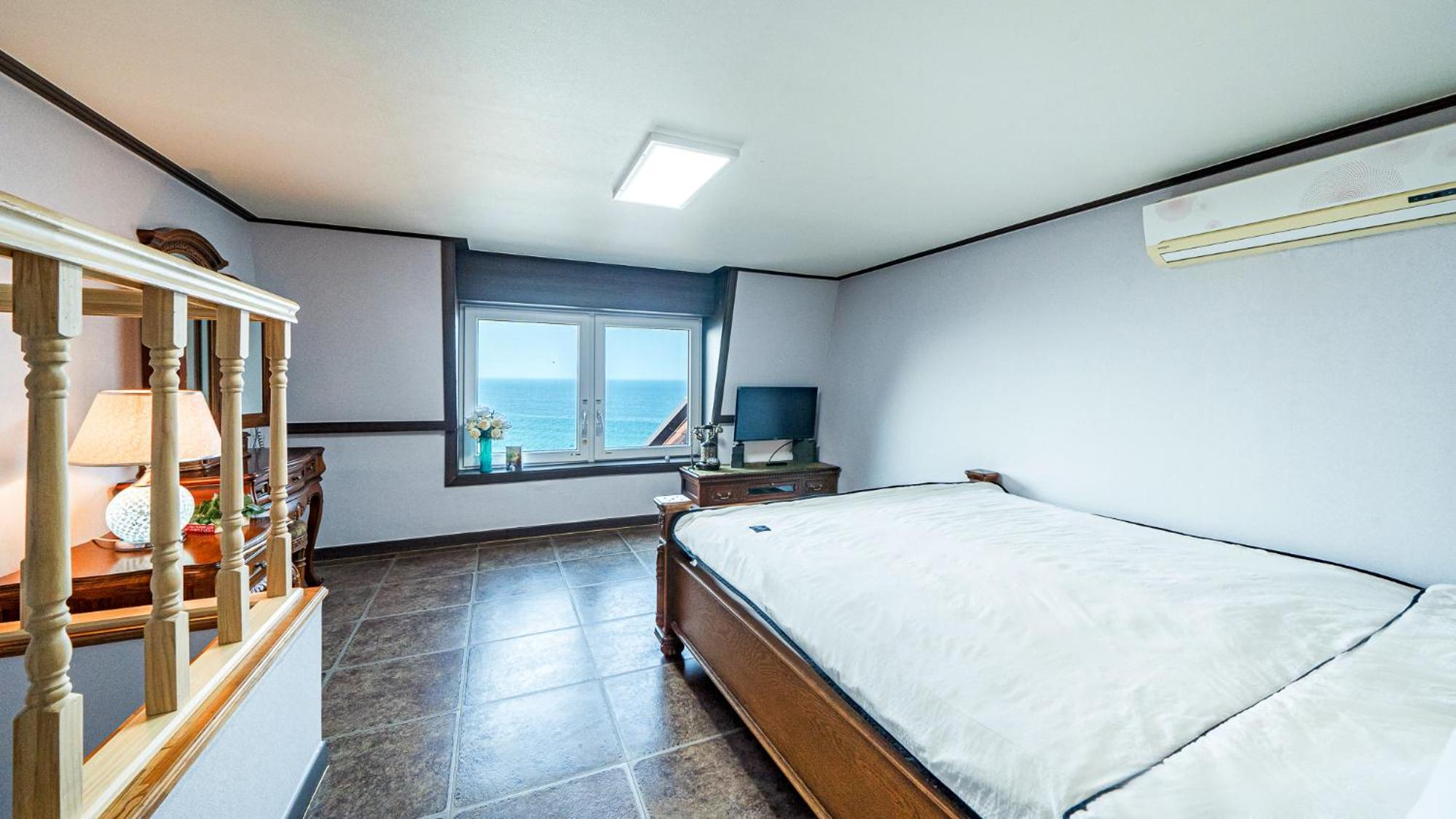 Duplex Deluxe Studio - Photo 11